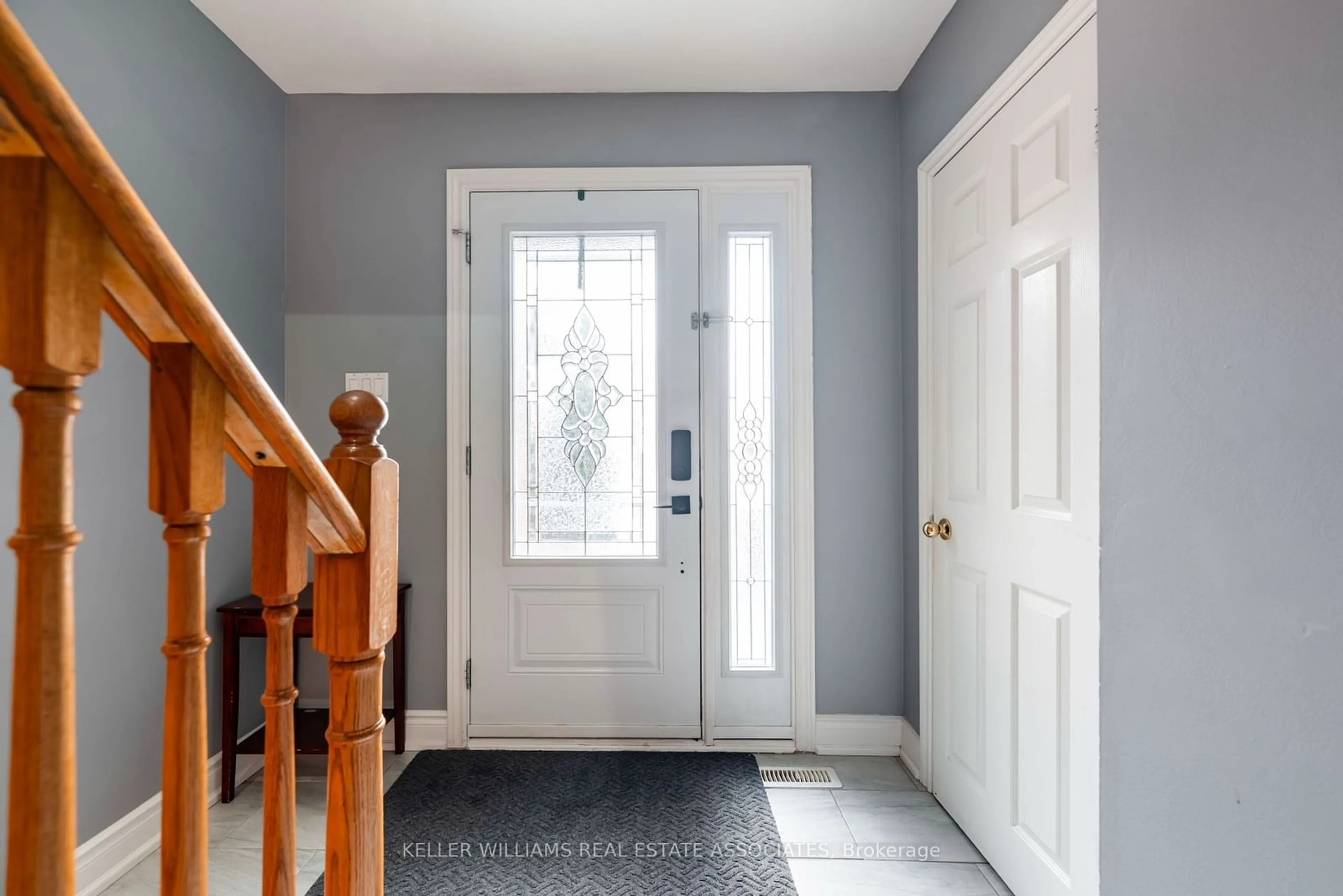 Indoor entryway for 31 Harmsworth Ave, Brampton Ontario L6X 2N2