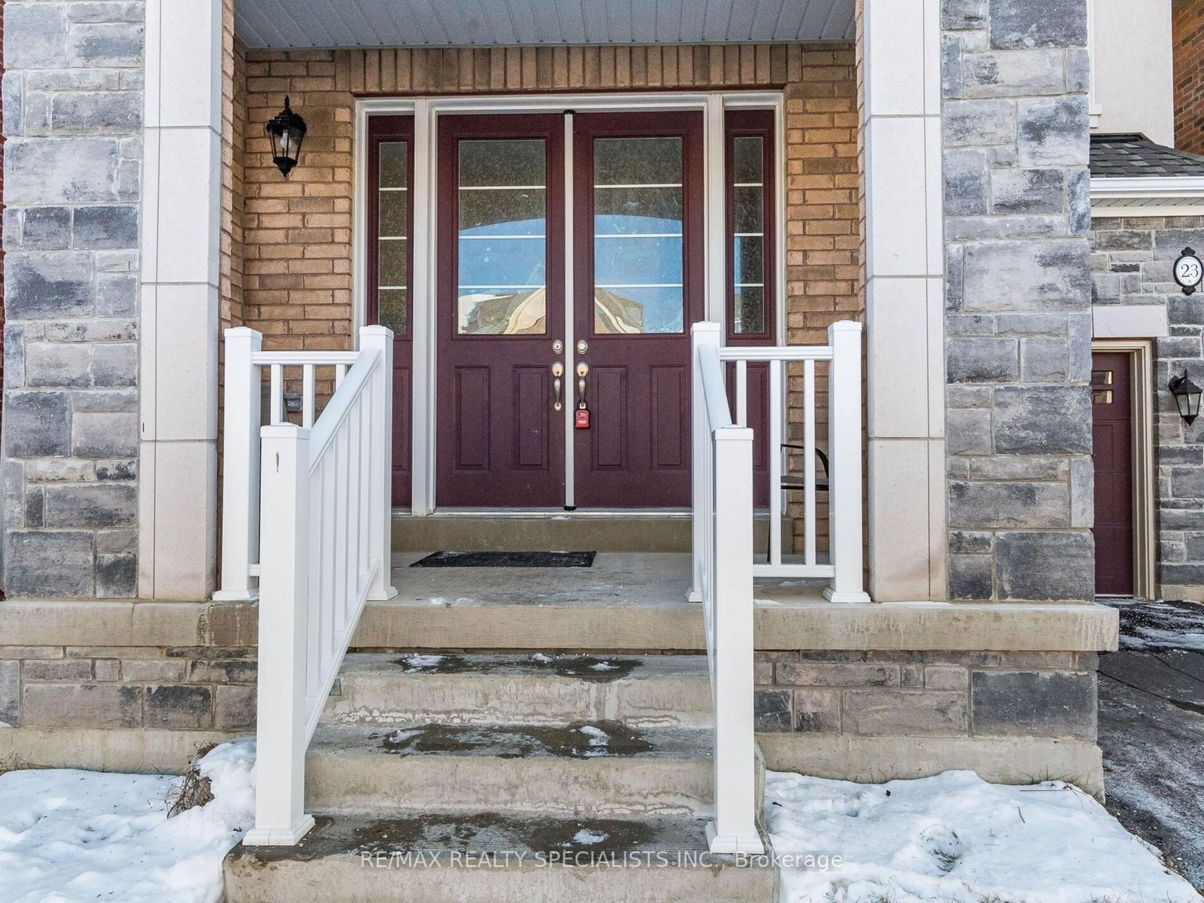 Indoor entryway for 23 Matterhorn Rd, Brampton Ontario L7A 5A3