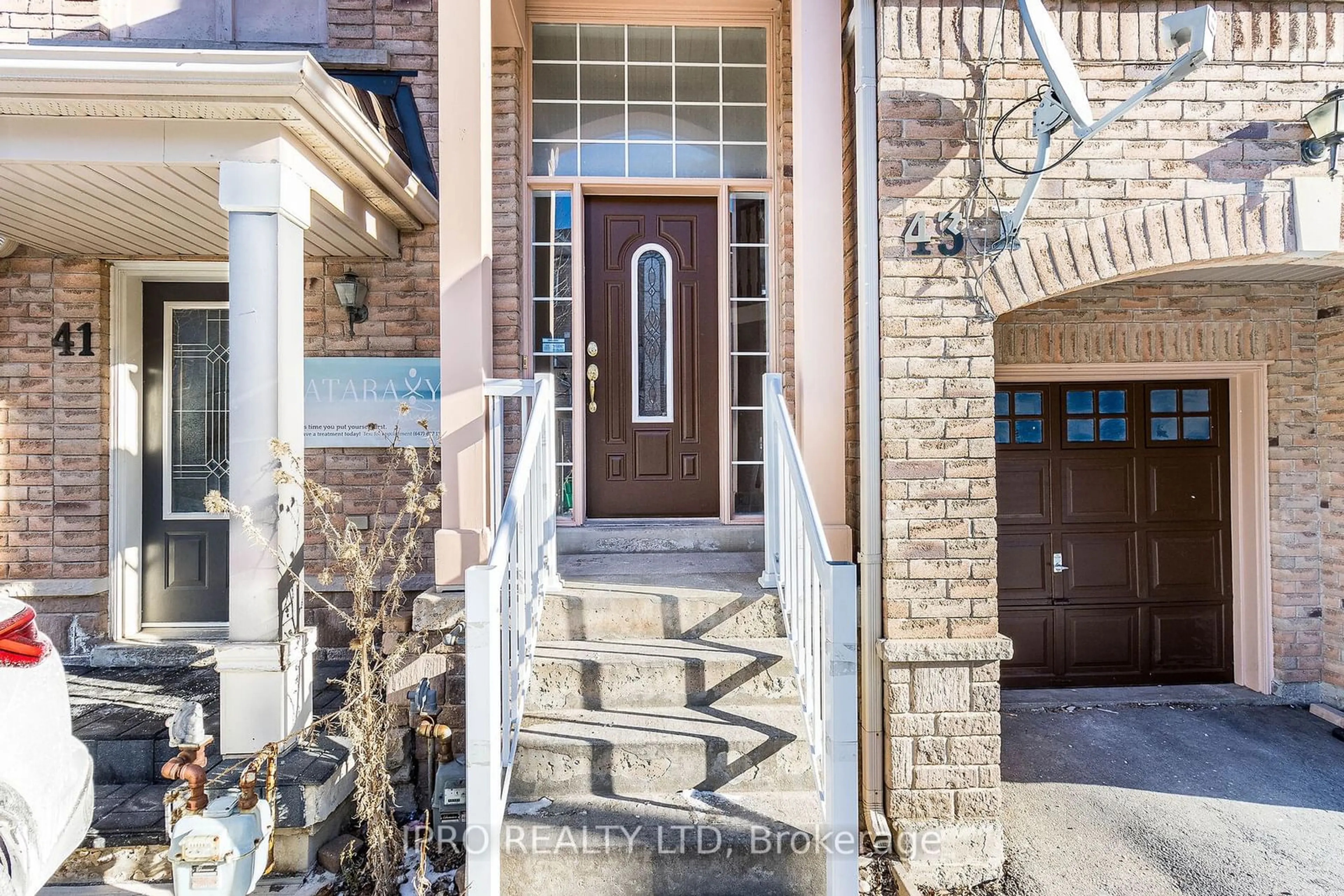 Indoor entryway for 43 Axelrod Ave, Brampton Ontario L6Y 5S9