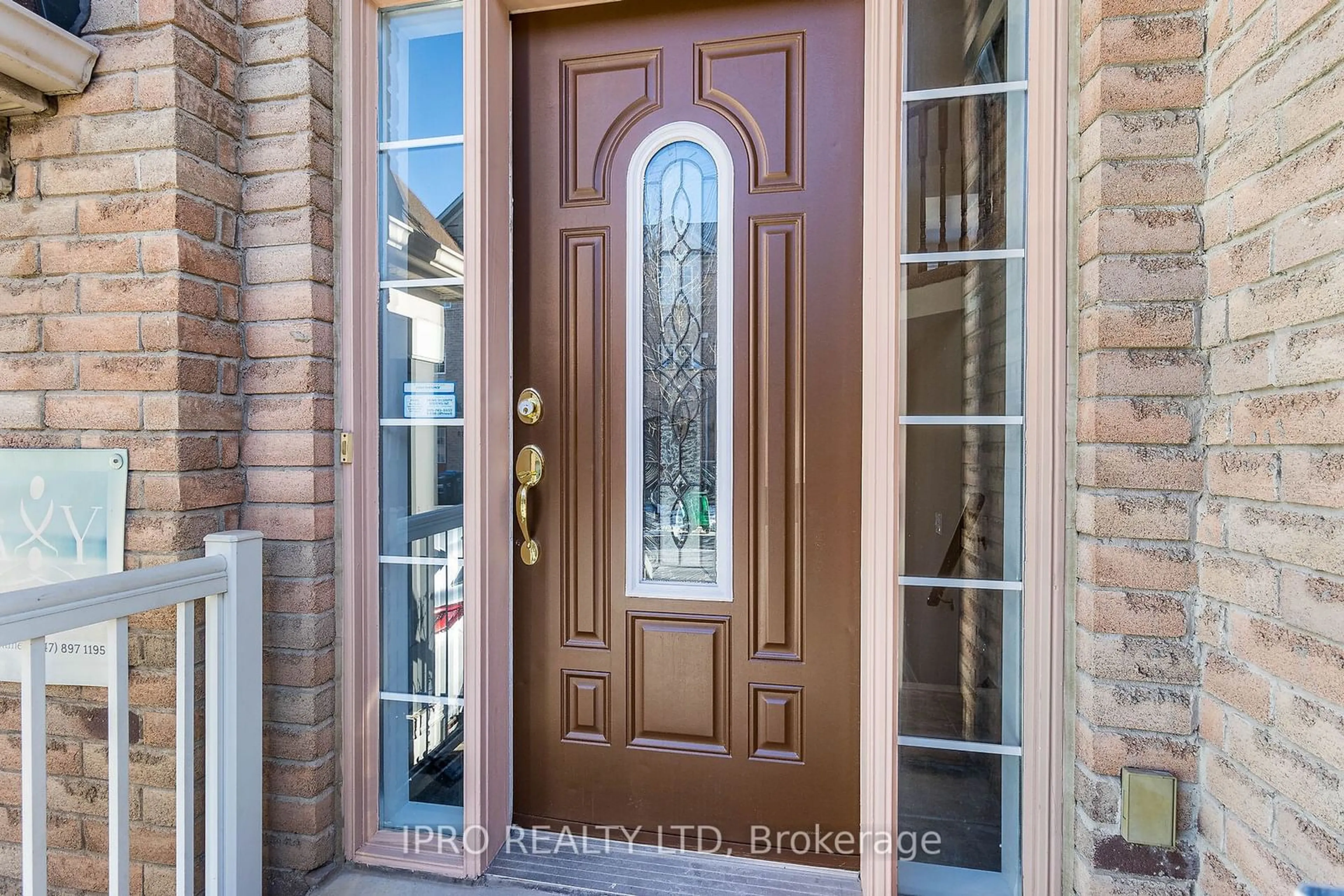 Indoor entryway for 43 Axelrod Ave, Brampton Ontario L6Y 5S9