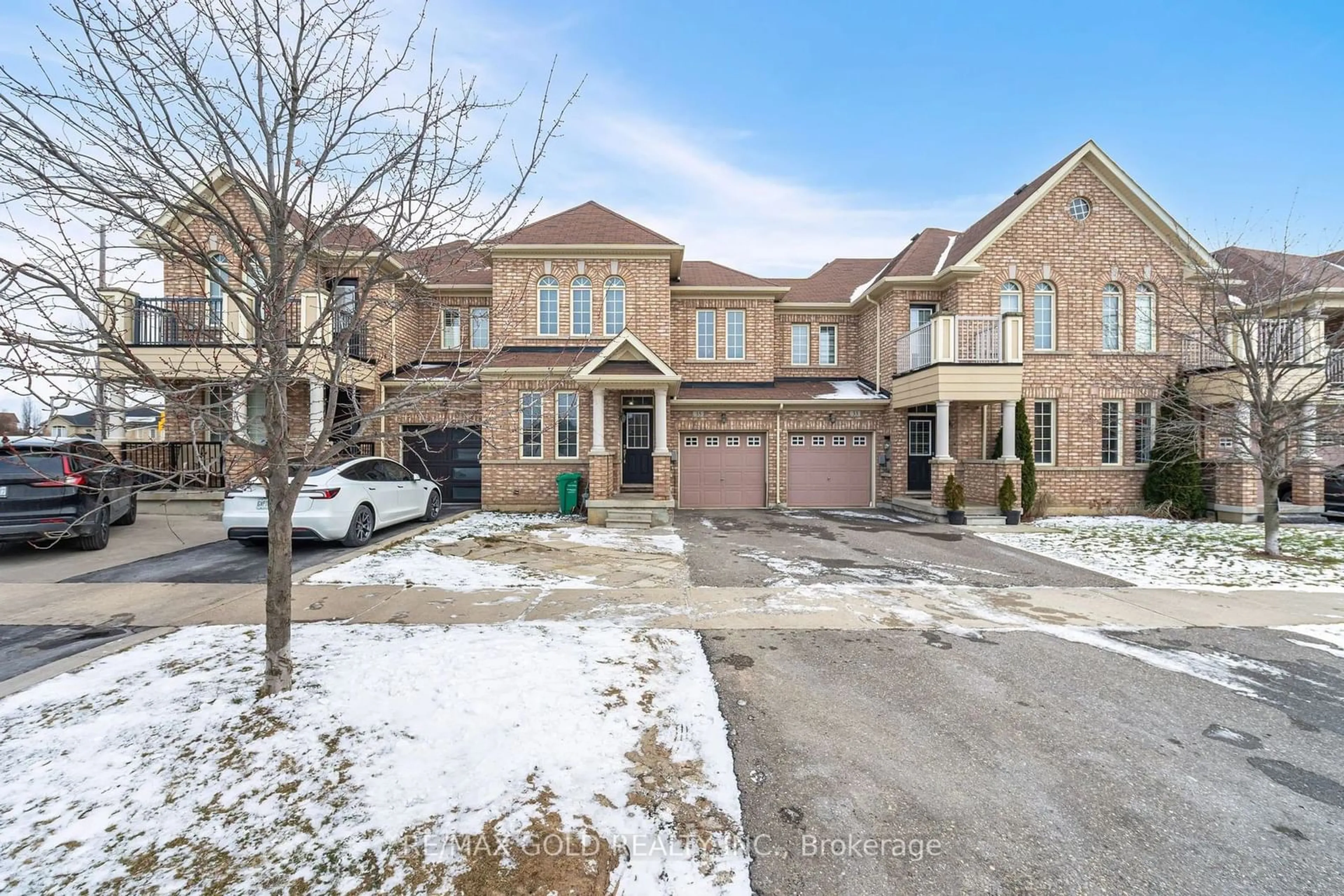 Home with brick exterior material, street for 35 Kawana Rd, Brampton Ontario L6Y 0W2