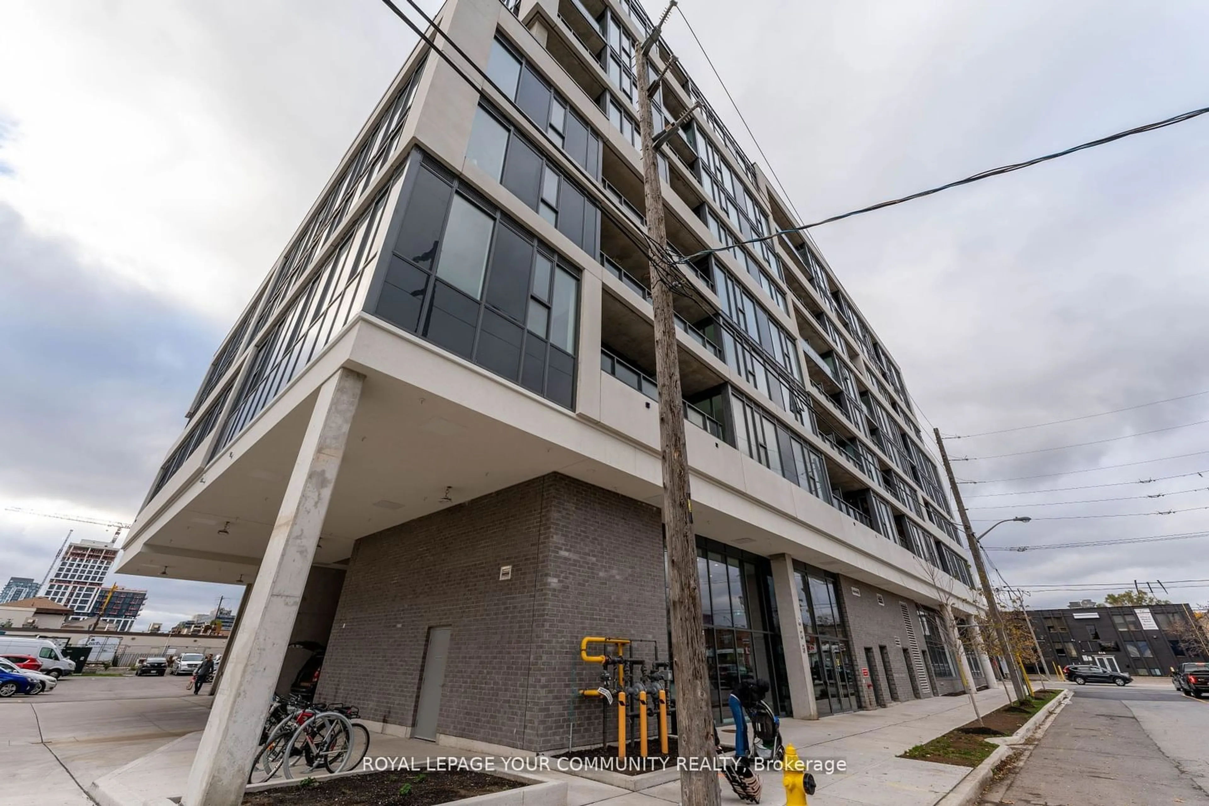 Indoor foyer for 859 The Queensway #707, Toronto Ontario M8Z 1N8