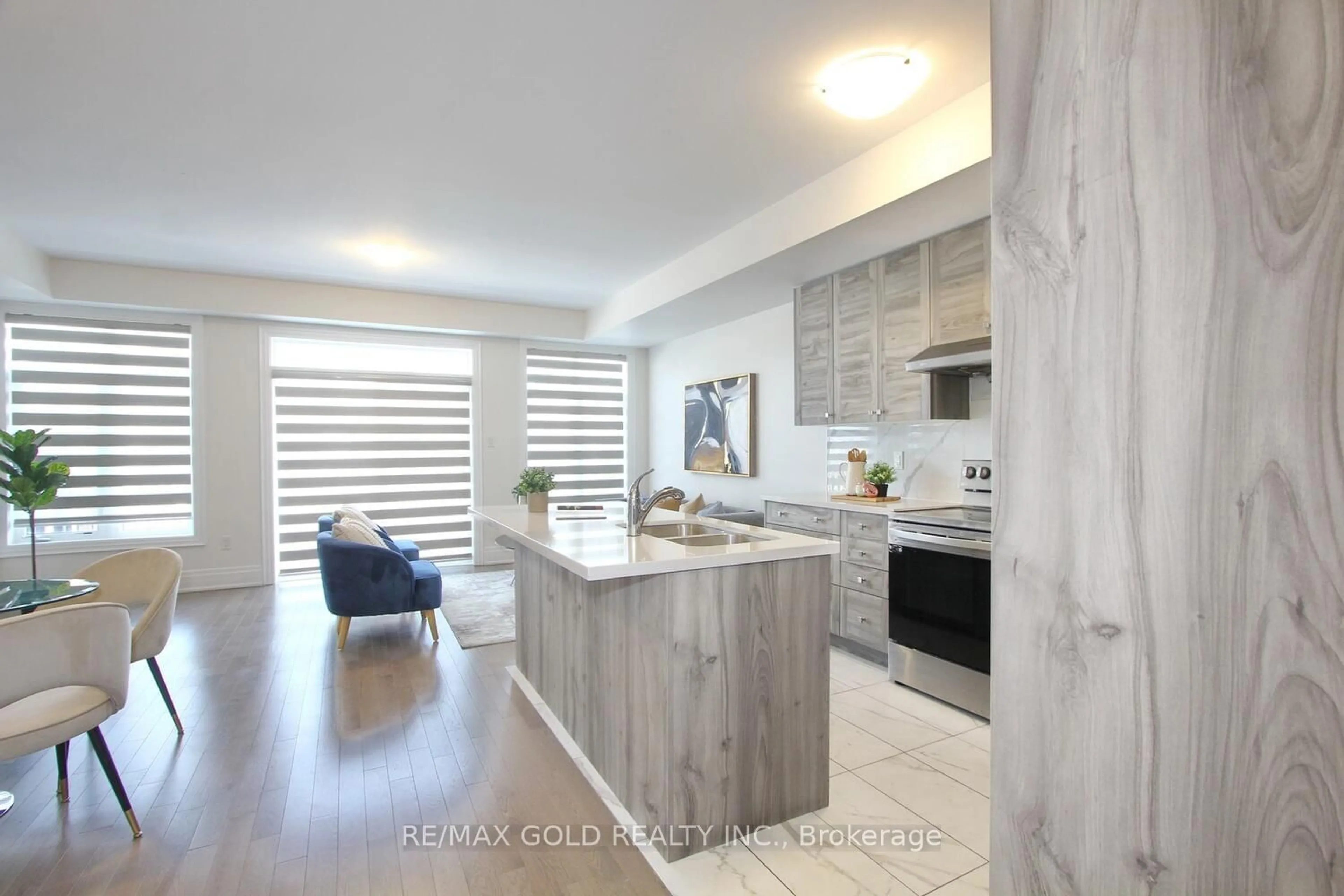 Open concept kitchen, unknown for 27 Petch Ave, Caledon Ontario L7C 4J6