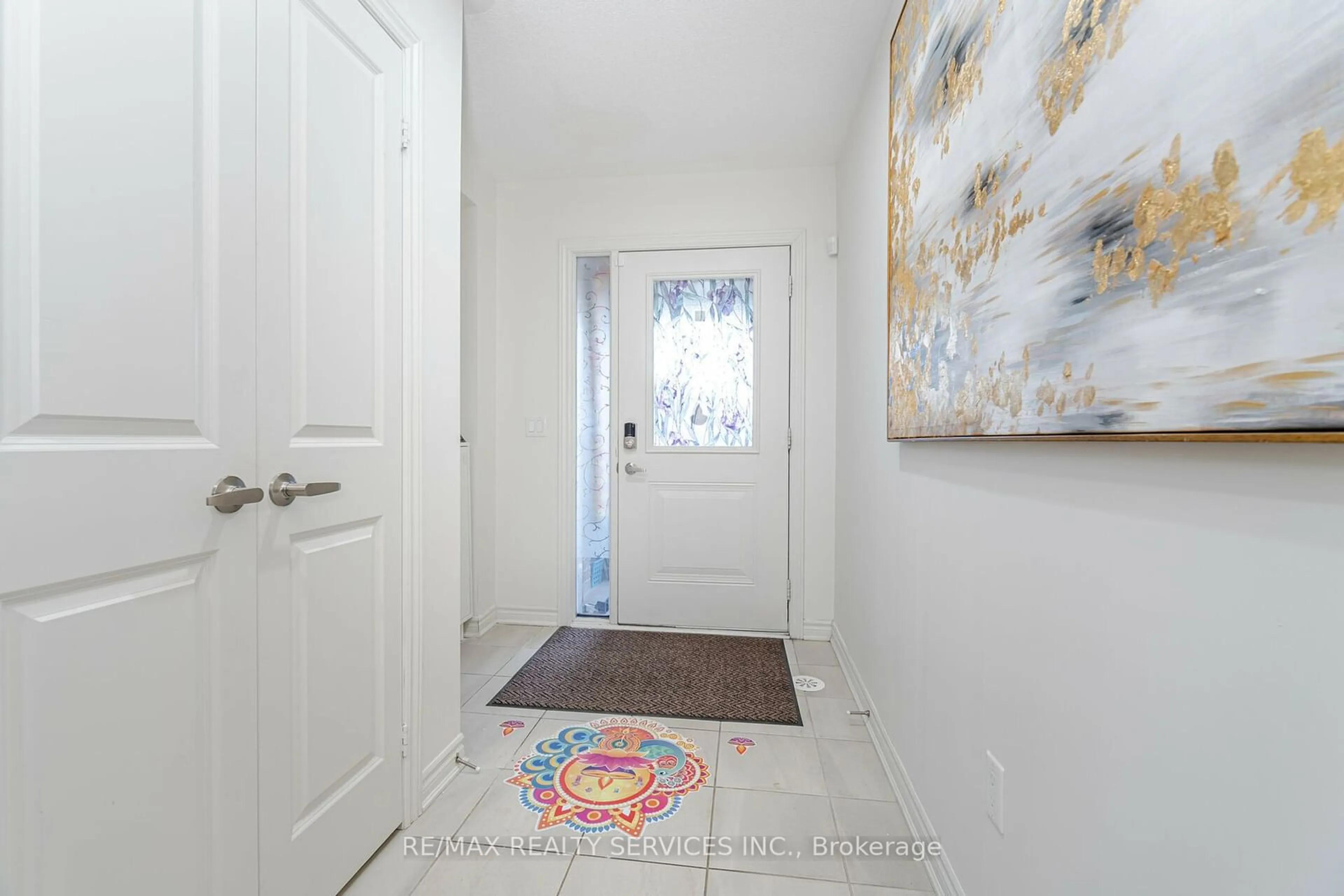 Indoor entryway for 50 Edinburgh Dr #5, Brampton Ontario L6Y 1N9