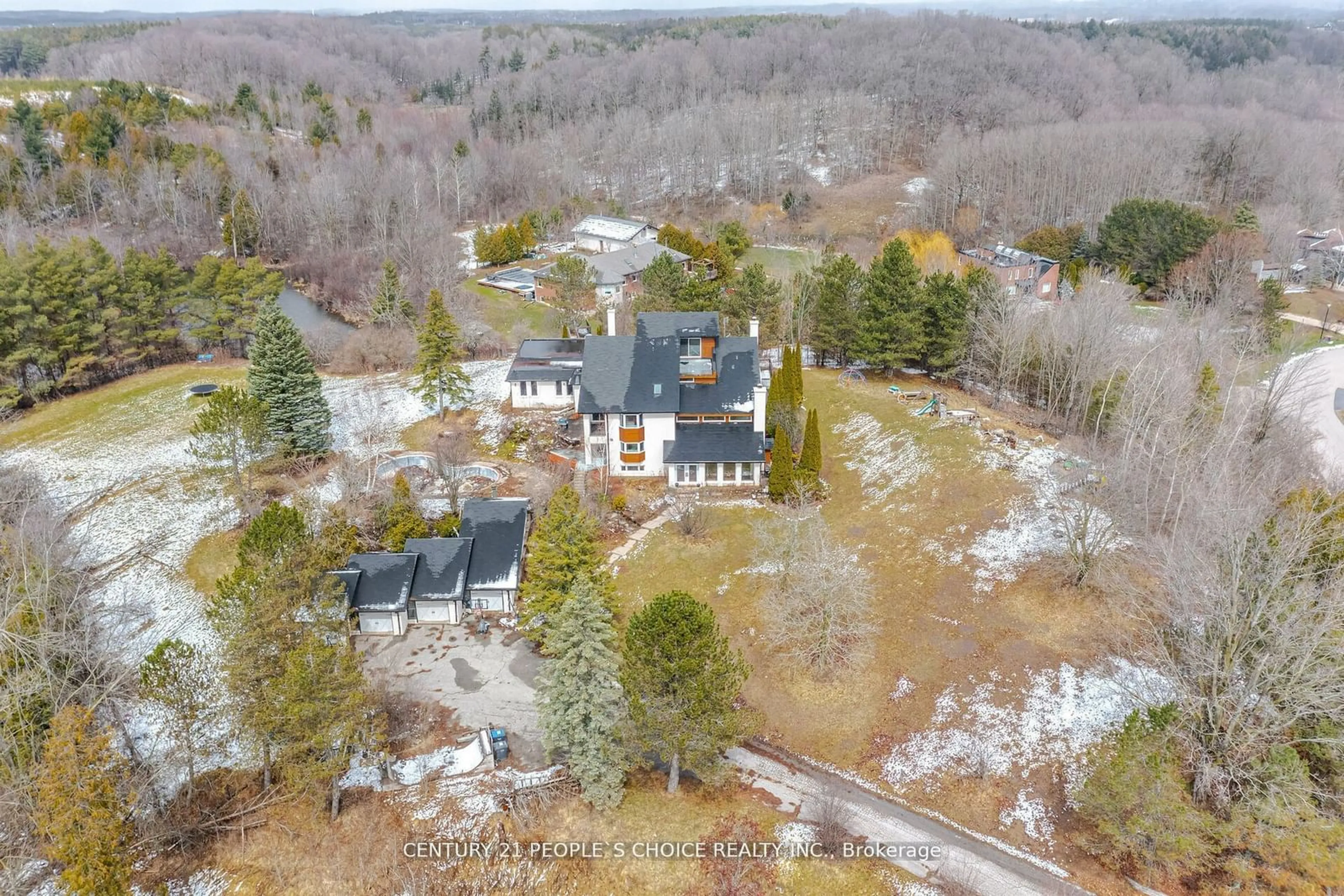 A pic from outside/outdoor area/front of a property/back of a property/a pic from drone, unknown for 29 Bartley Dr, Caledon Ontario L7E 0N1