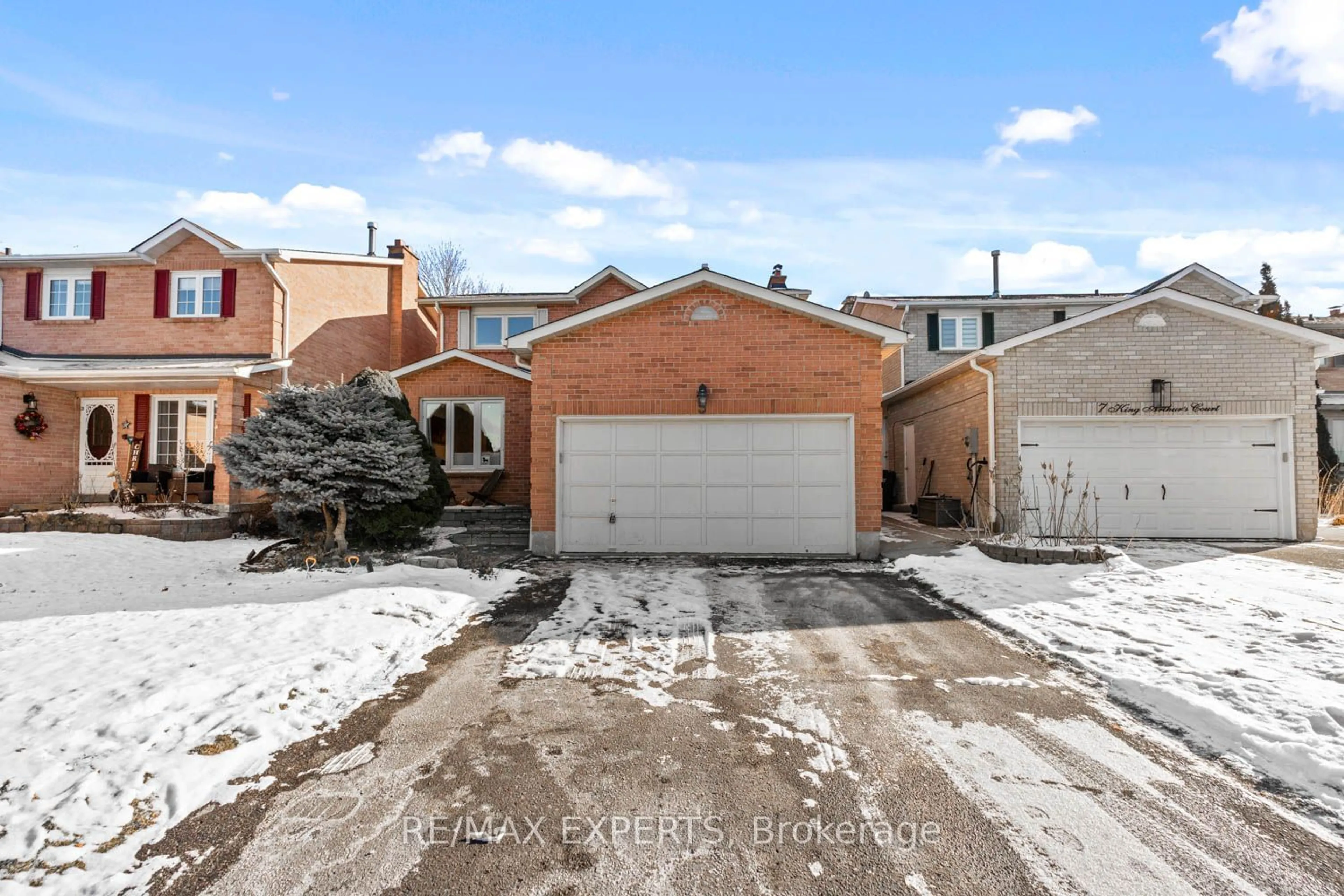 Home with brick exterior material, street for 5 King Arthurs Crt, Caledon Ontario L7E 1P2