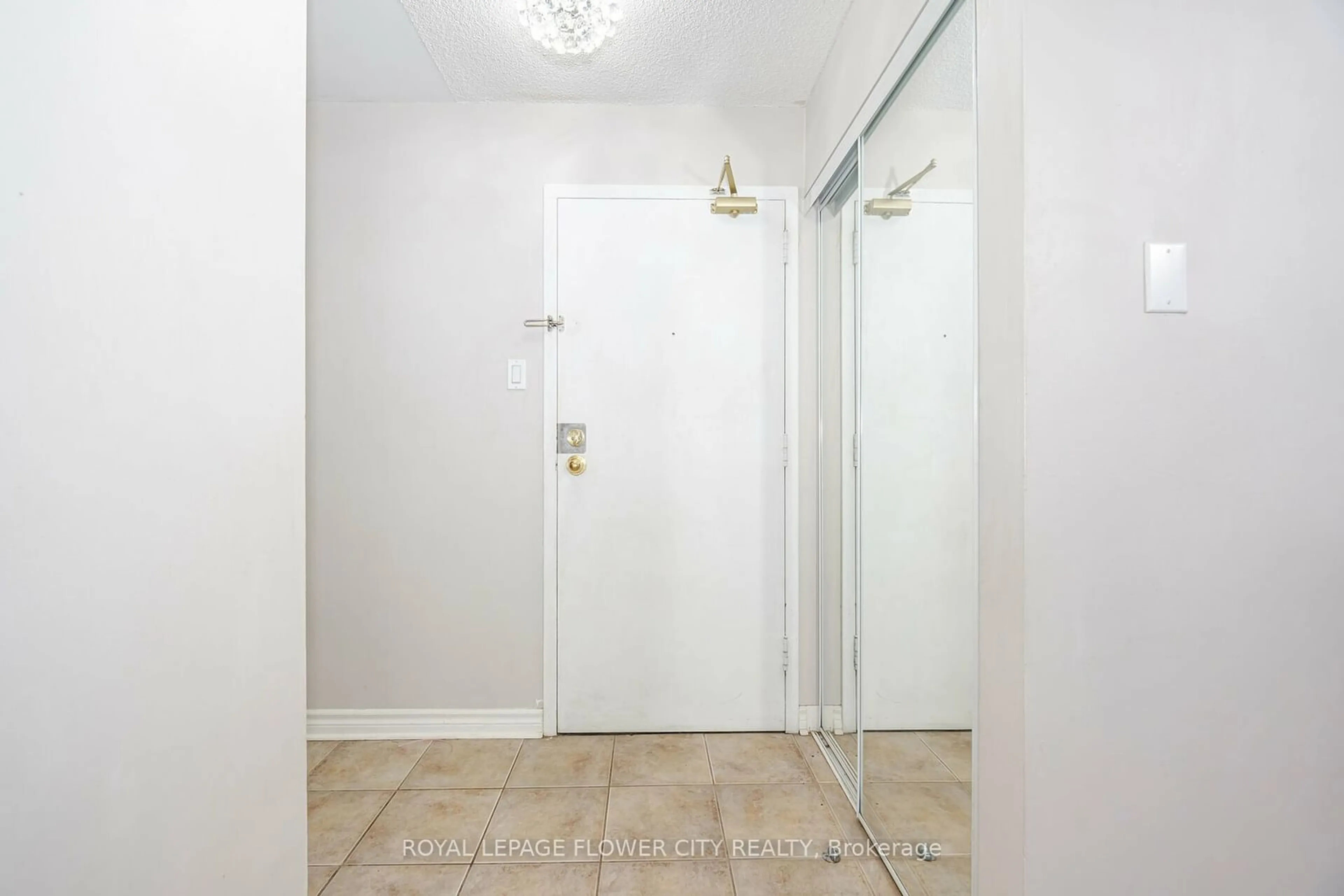 Indoor entryway for 25 Trailwood Dr #304, Mississauga Ontario L4Z 3K9