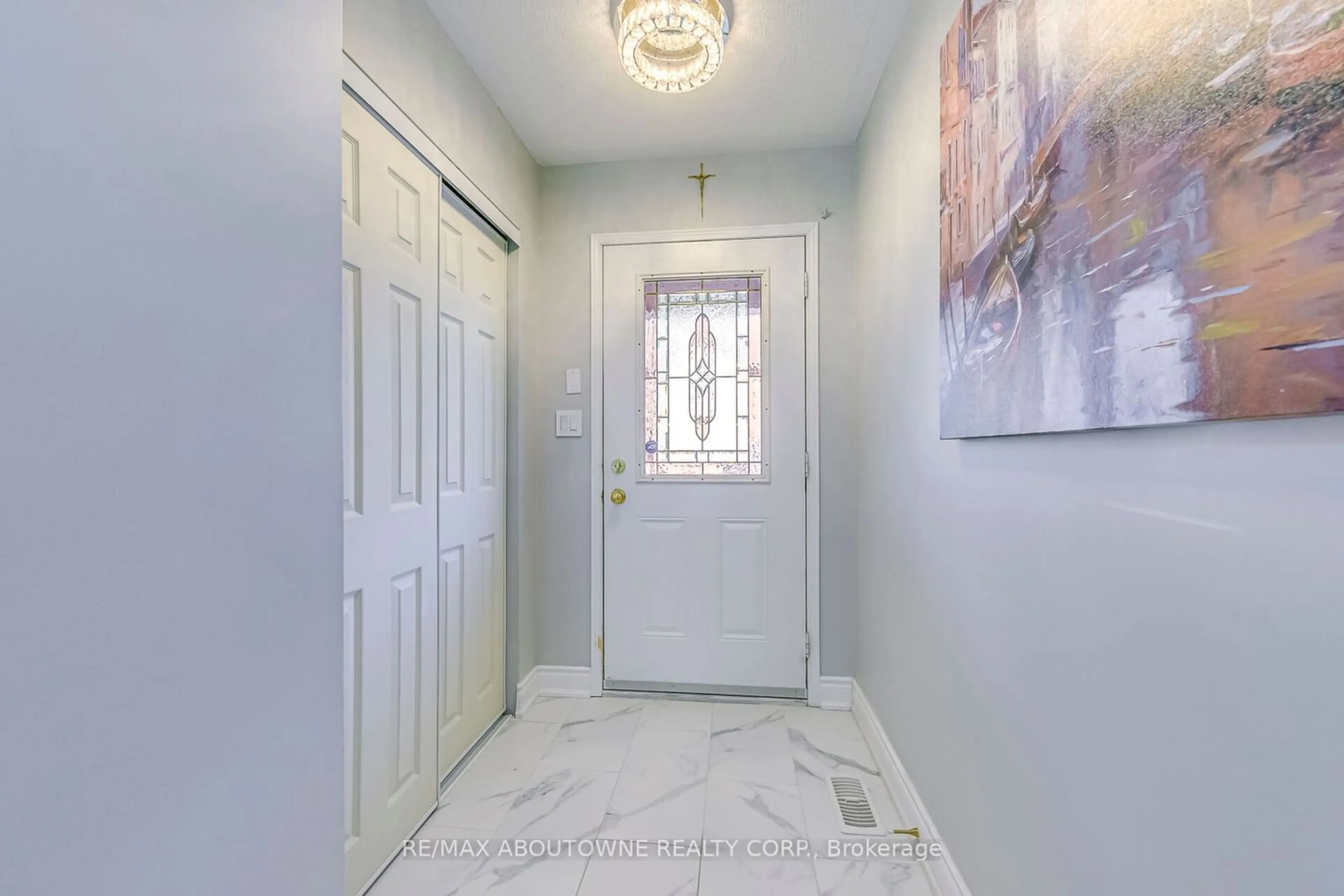 Indoor entryway for 3950 Erin Centre Blvd #40, Mississauga Ontario L5M 0A5