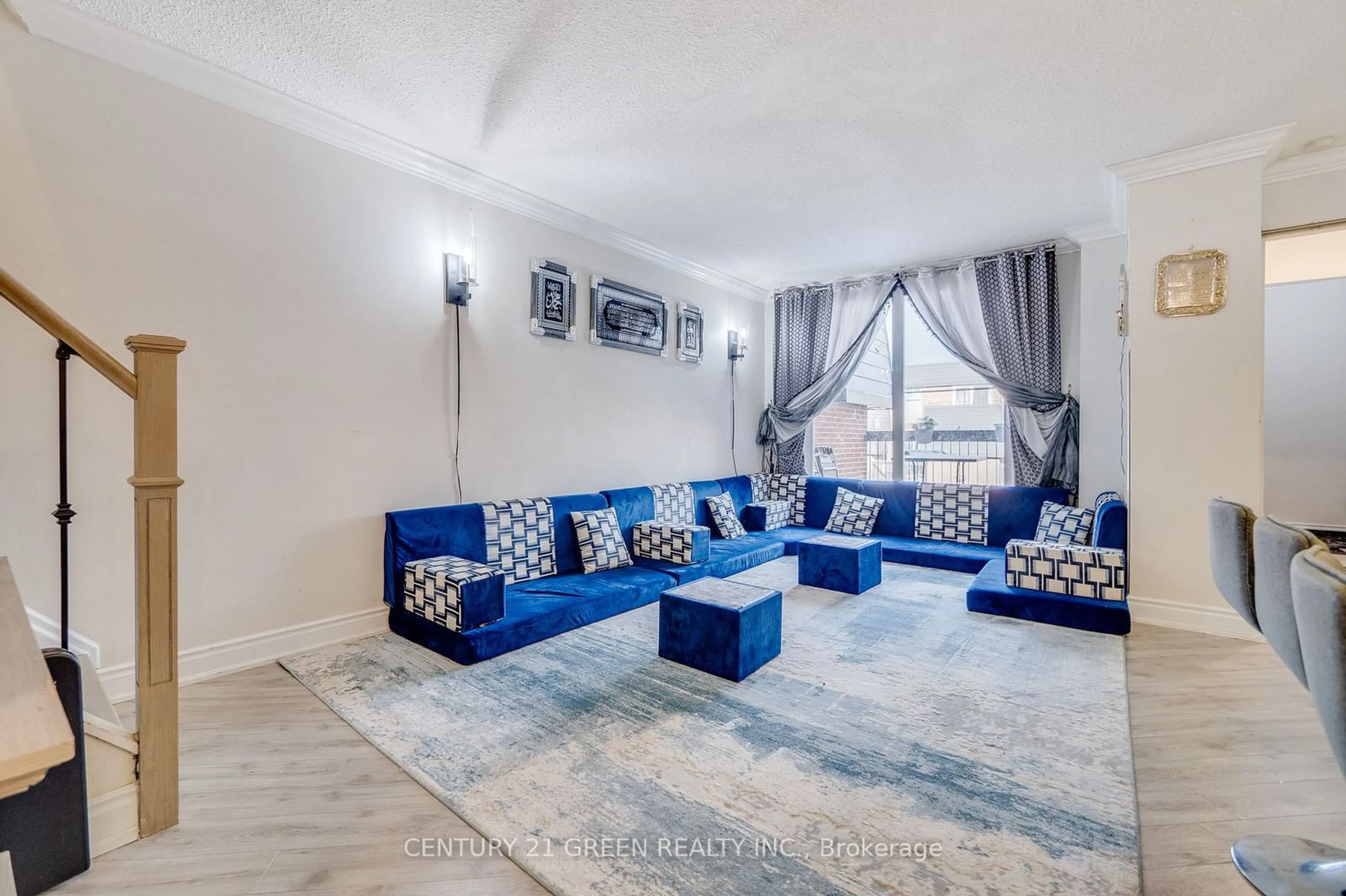 Living room with furniture, carpet floor for 1395 Williamsport Dr #342, Mississauga Ontario L4X 2T4