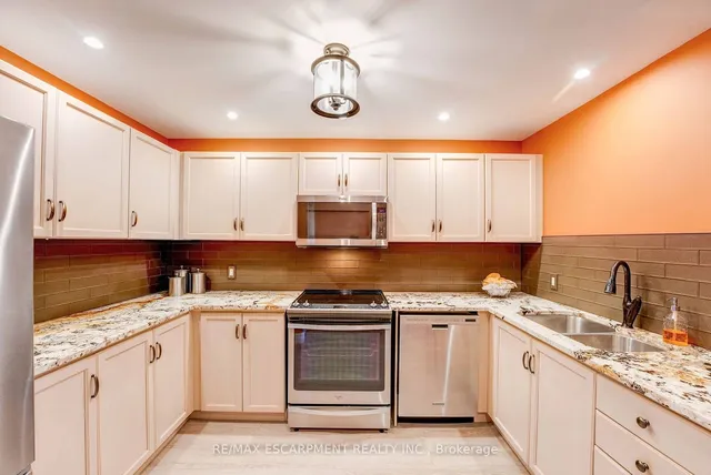 Additional property image - 2075 AMHERST HEIGHTS Dr Unit 402