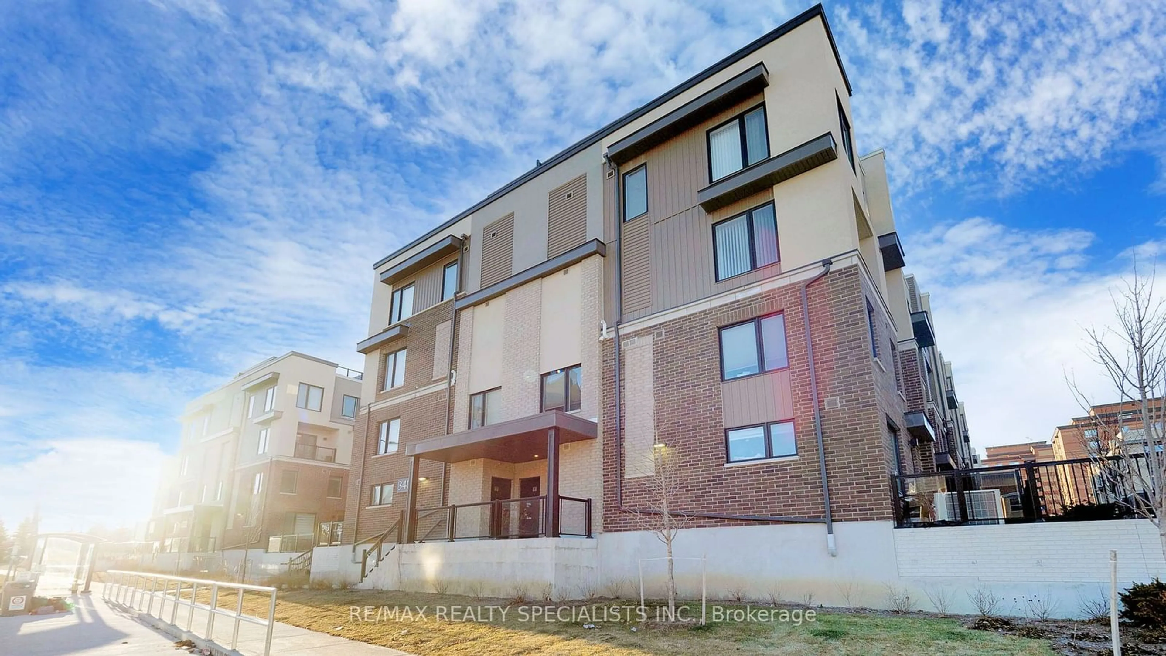 Home with brick exterior material, building for 3409 Ridgeway Dr #36, Mississauga Ontario L5L 0B9