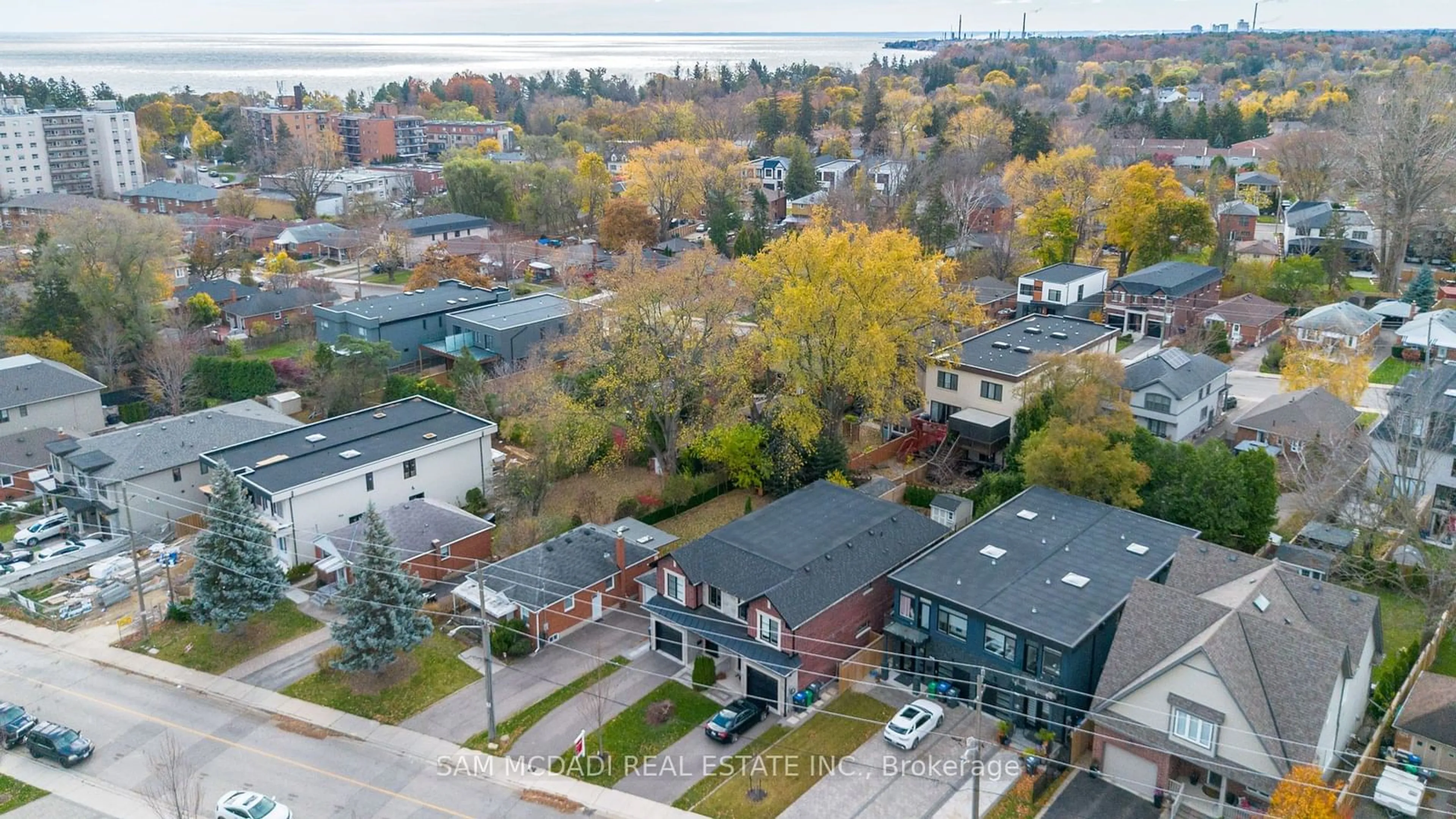 A pic from outside/outdoor area/front of a property/back of a property/a pic from drone, unknown for 34A Pine Ave, Mississauga Ontario L5H 2P8