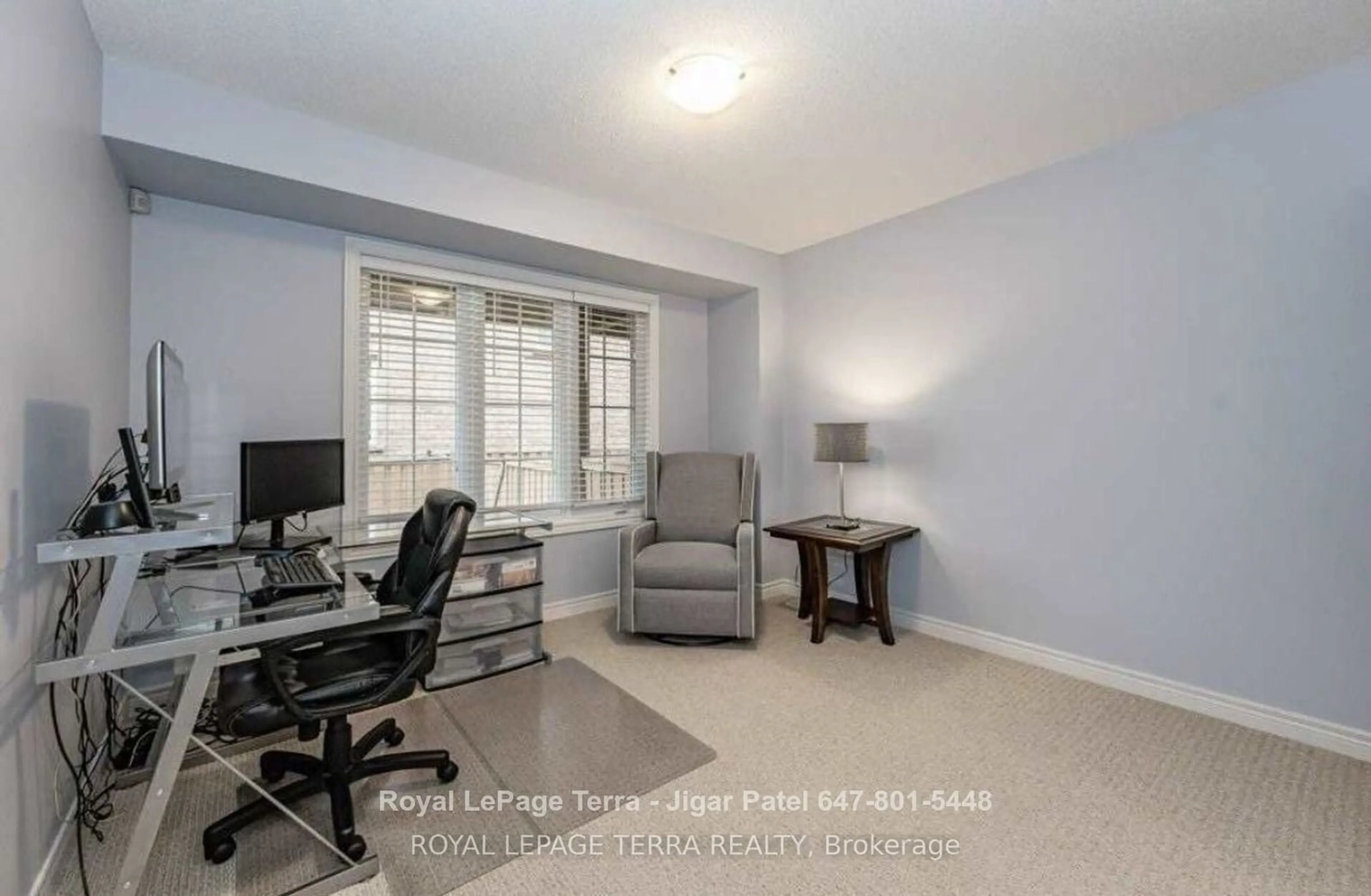 A pic of a room for 2220 Queensway Dr #2, Burlington Ontario L7R 0E7