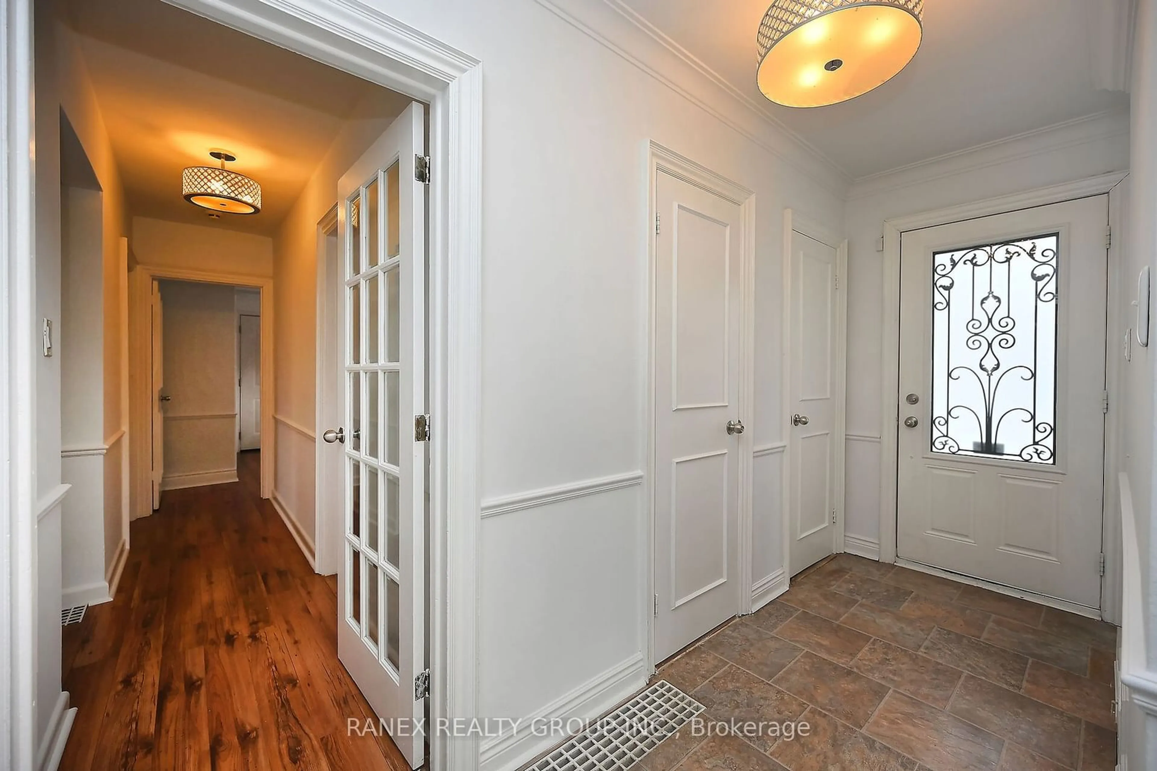 Indoor entryway for 76 Eldomar Ave, Brampton Ontario L6W 1R3