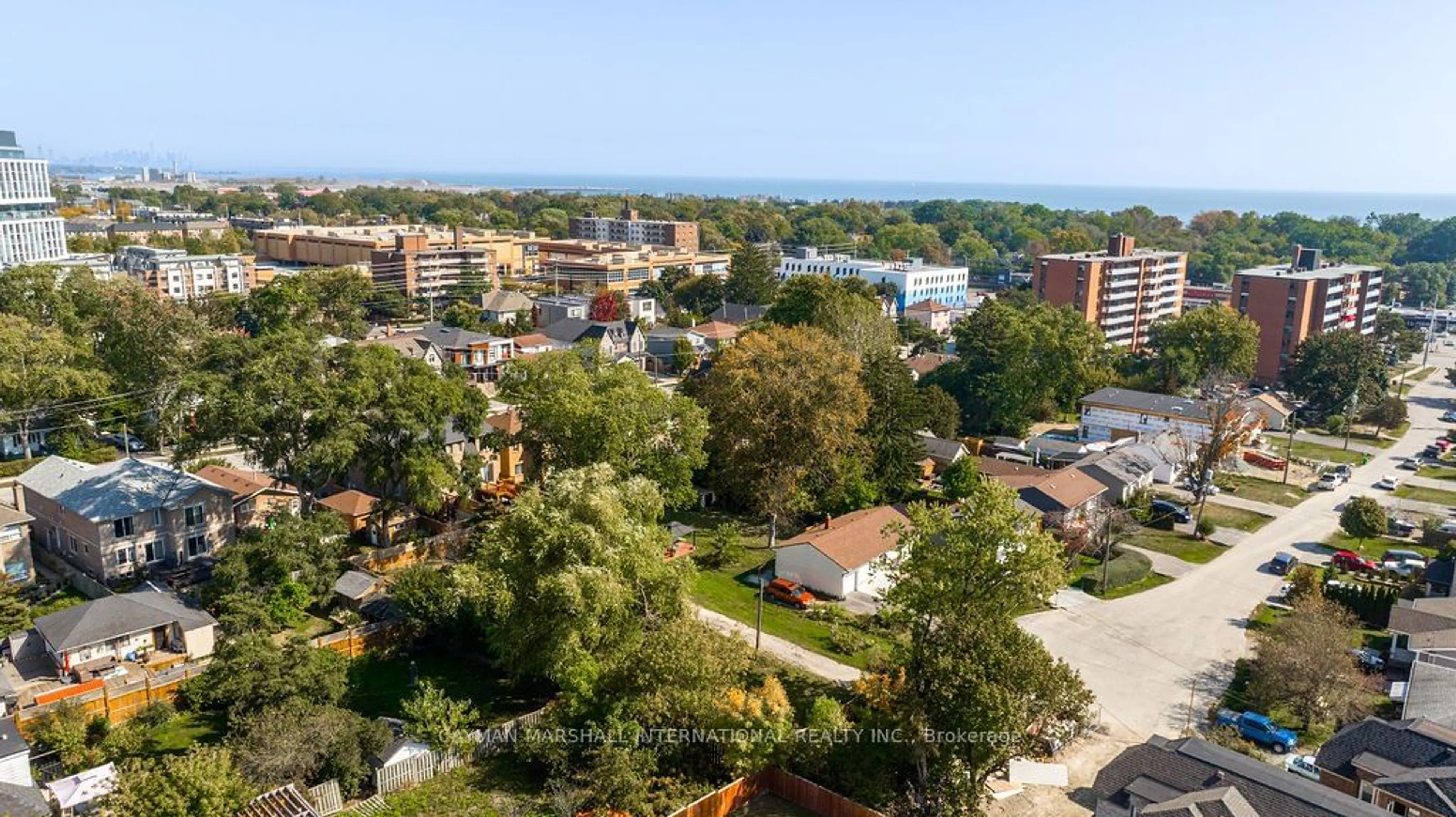 A pic from outside/outdoor area/front of a property/back of a property/a pic from drone, city buildings view from balcony for 1079 Roosevelt Rd, Mississauga Ontario L5G 3Y6