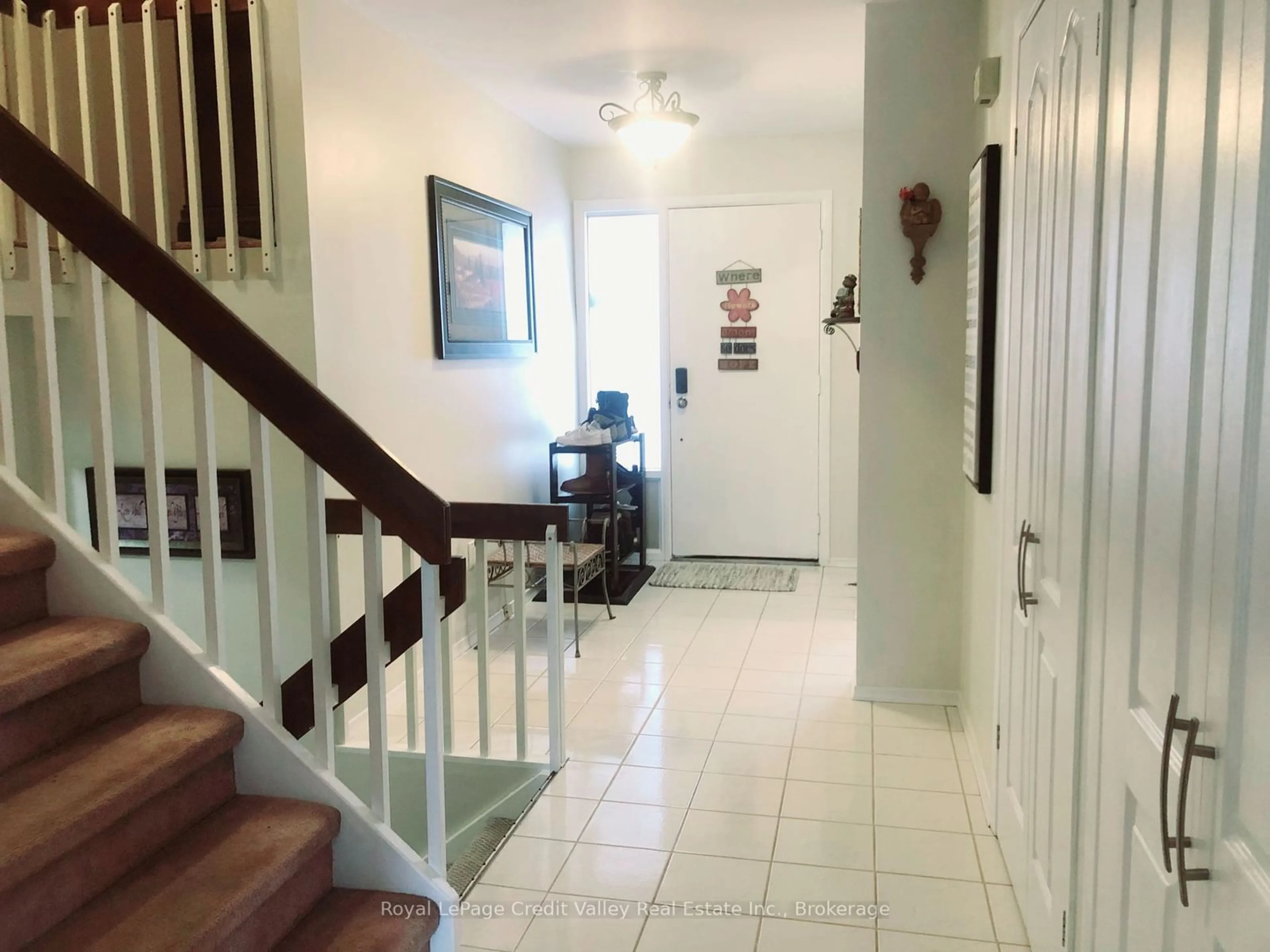 Indoor foyer for 230 Rutherford Rd, Brampton Ontario L6V 2X8