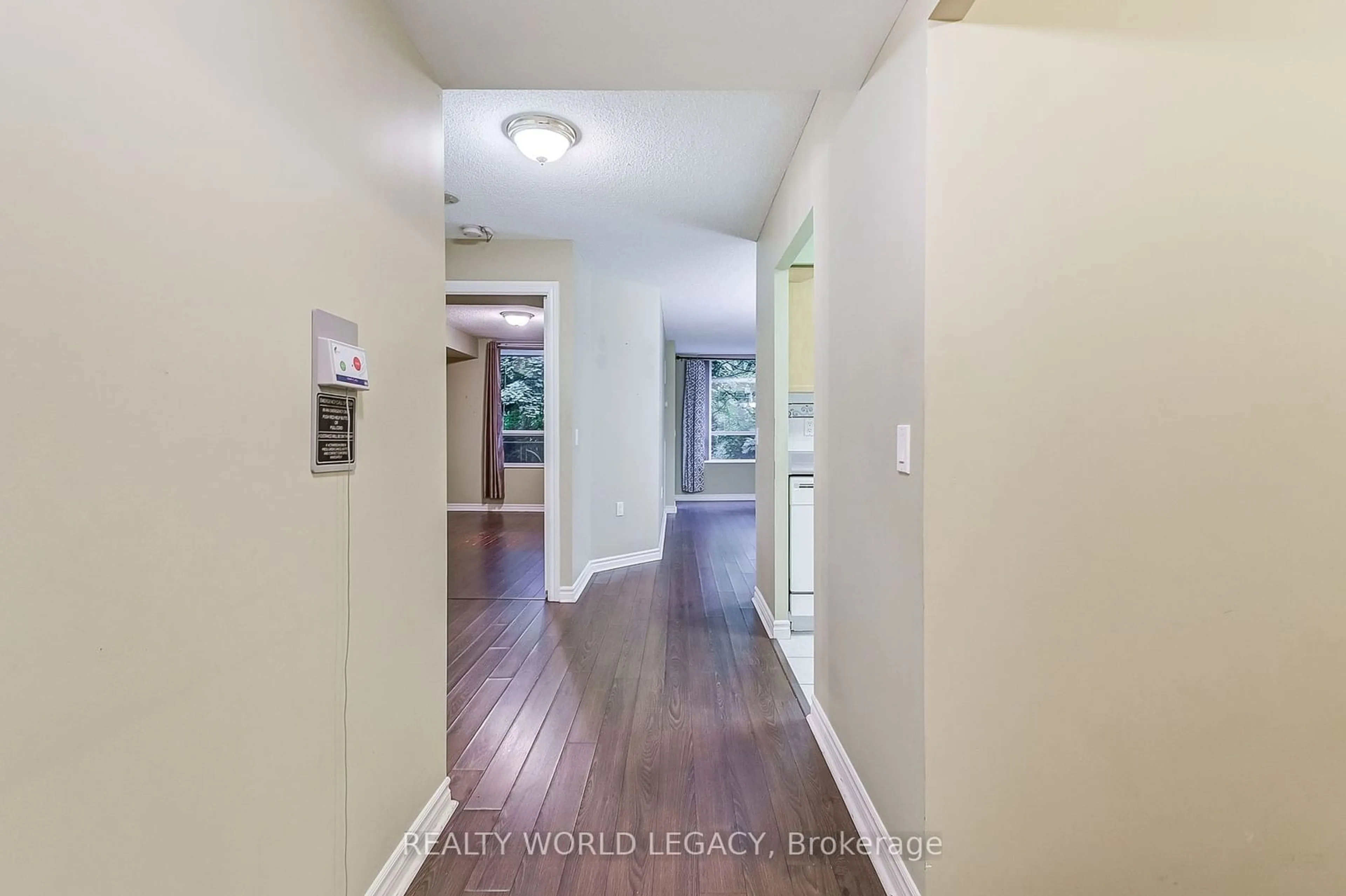 Indoor entryway for 100 Burloak Dr #1208, Burlington Ontario L7L 6P6