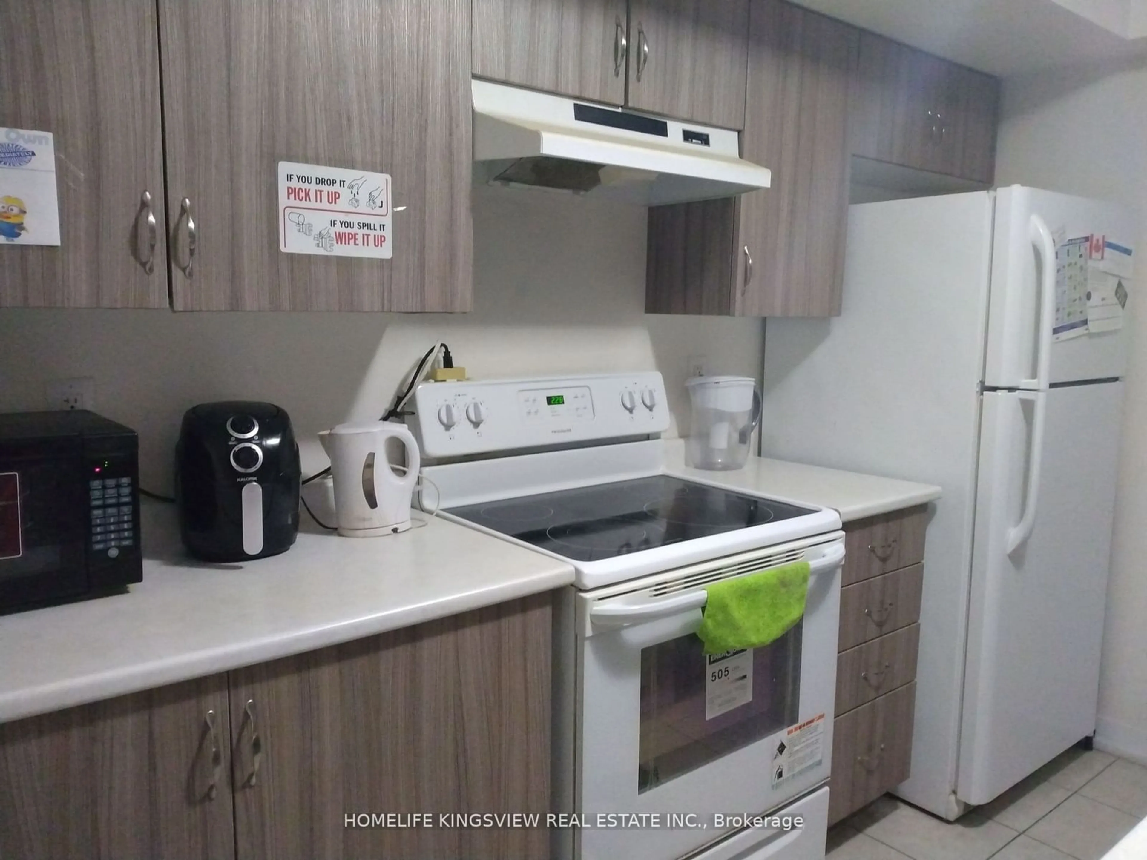 Standard kitchen, unknown for 2335 Sheppard Ave #8, Toronto Ontario M9M 0E9