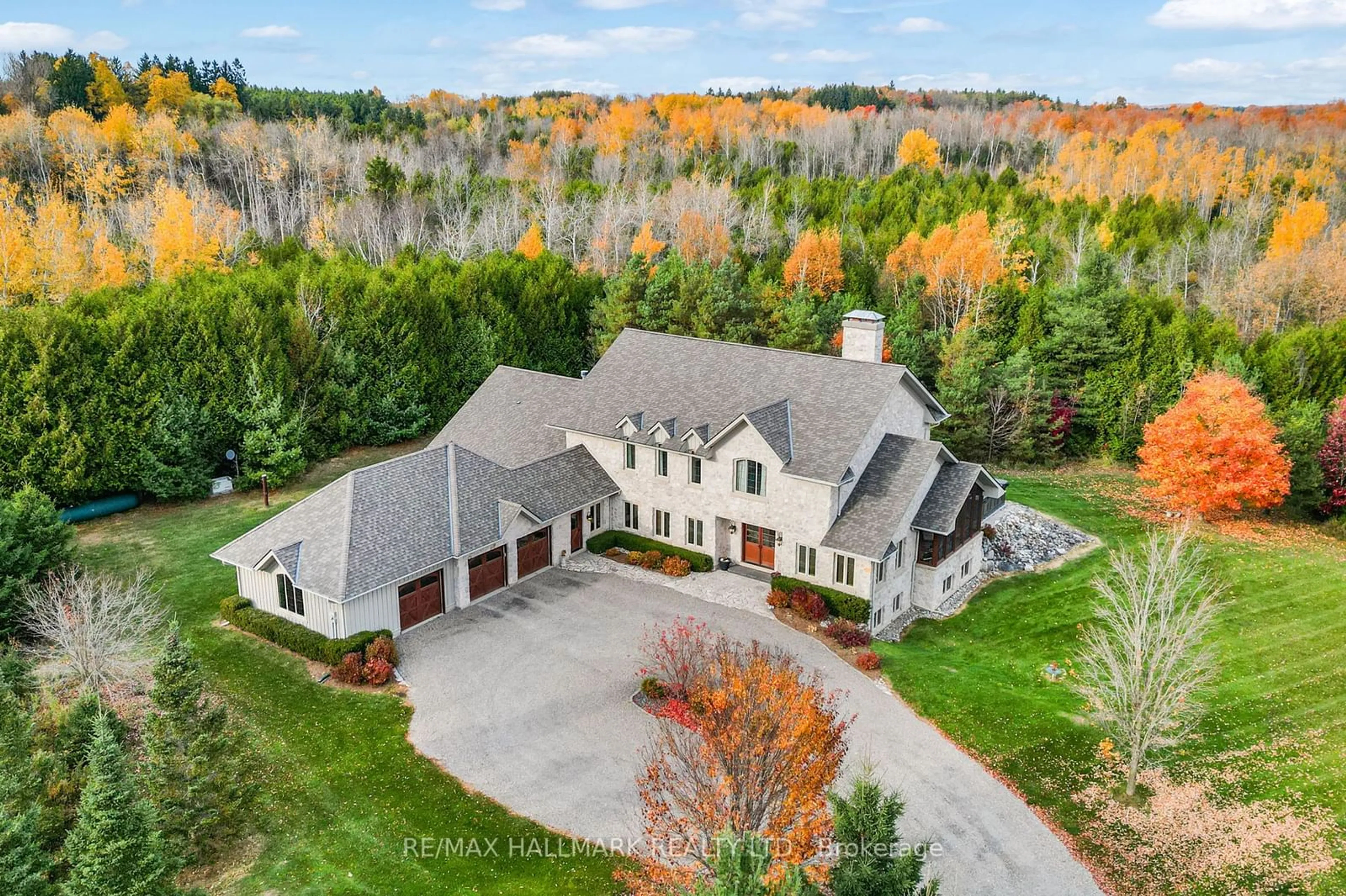 A pic from outside/outdoor area/front of a property/back of a property/a pic from drone, mountain view for 16161 Shaws Creek Rd, Caledon Ontario L7C 1V9