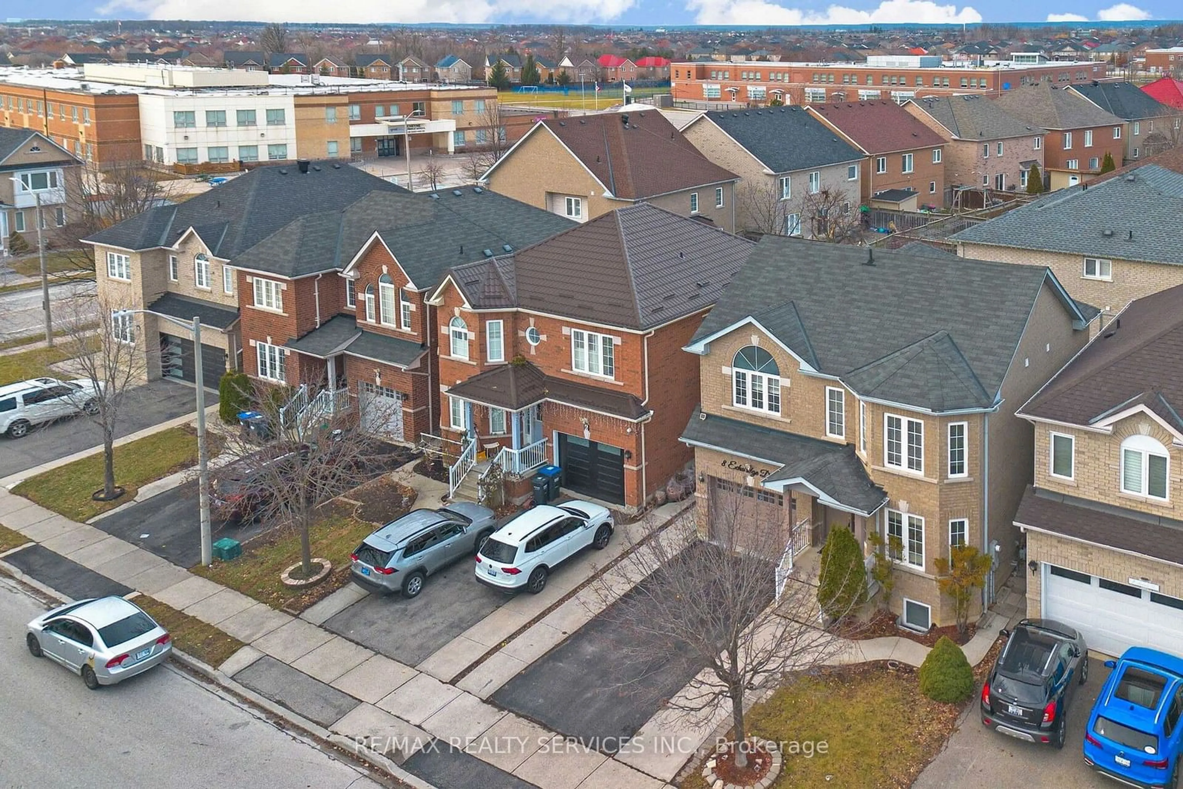 A pic from outside/outdoor area/front of a property/back of a property/a pic from drone, street for 8 Echoridge Dr, Brampton Ontario L7A 3L2