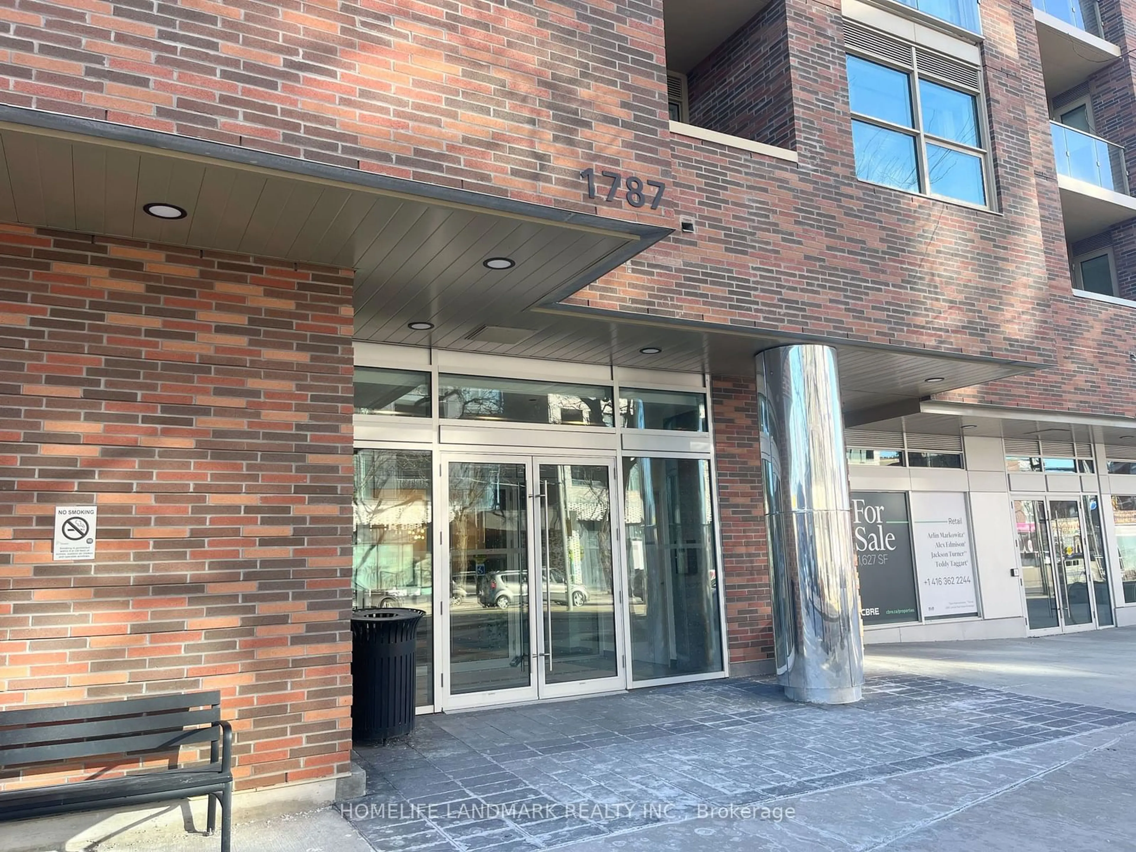 Indoor foyer for 1787 St Clair Ave #814, Toronto Ontario M6N 0B7