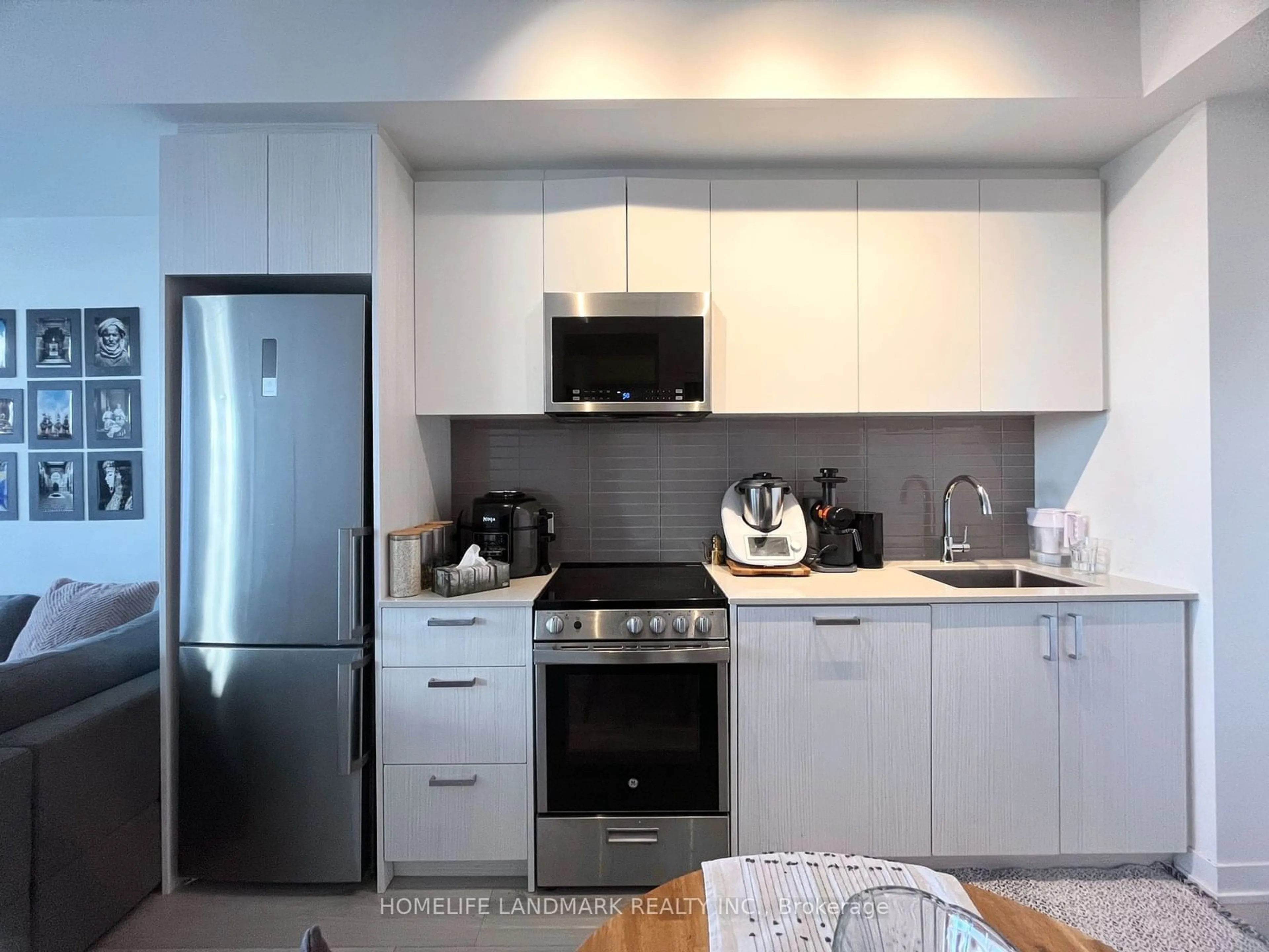 Standard kitchen, unknown for 1787 St Clair Ave #814, Toronto Ontario M6N 0B7