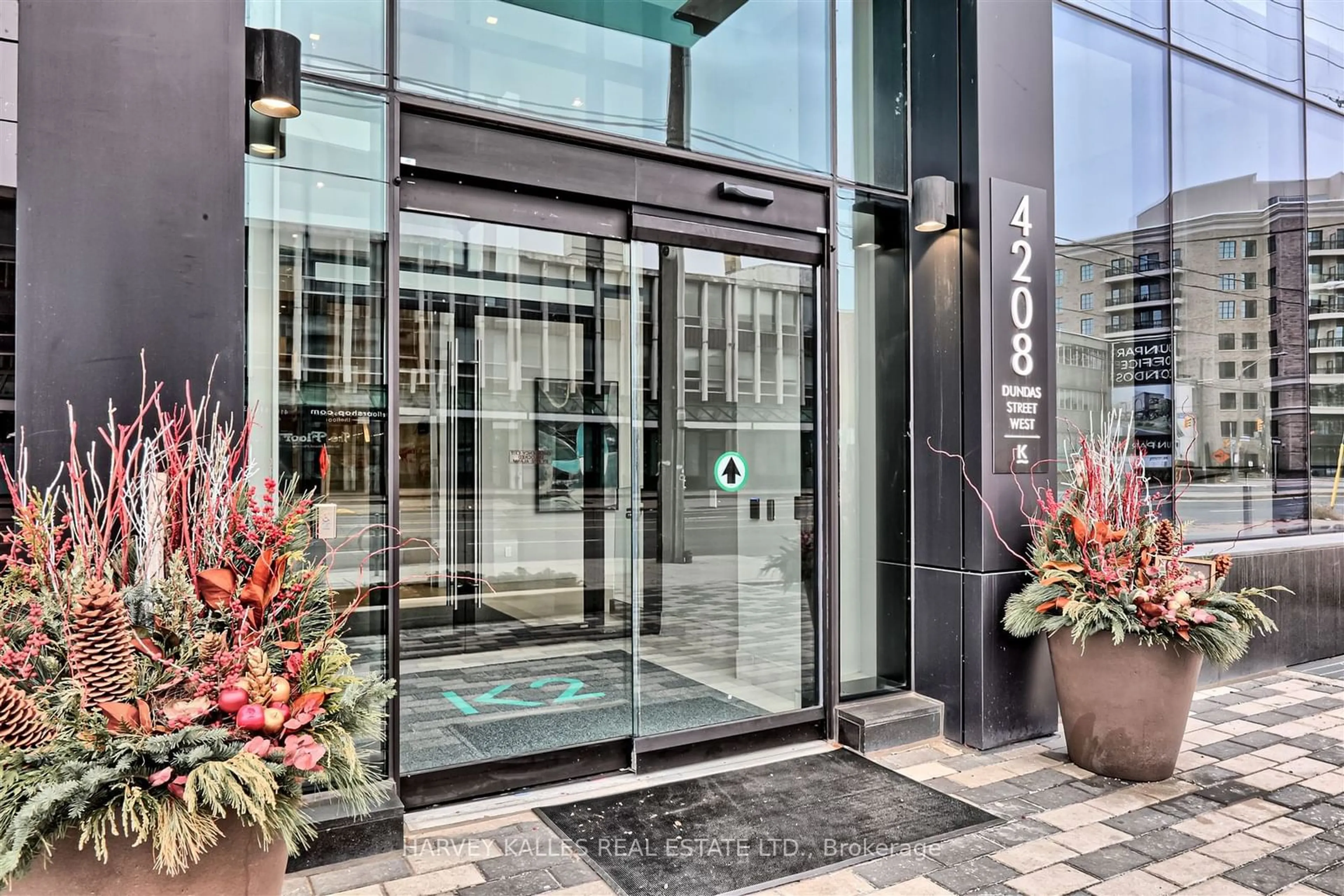 Indoor foyer for 4208 Dundas St #412, Toronto Ontario M8X 0B1