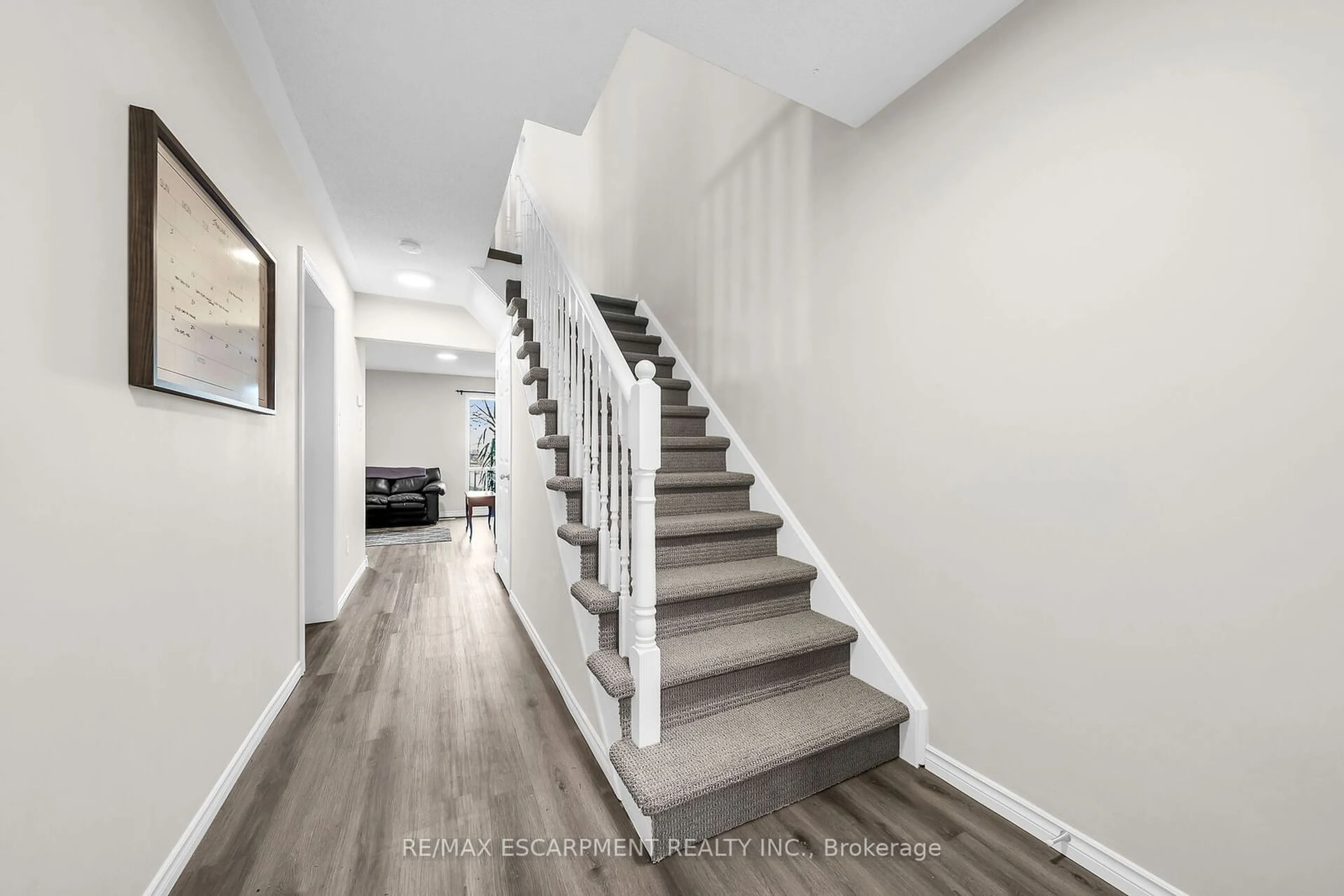 Stairs for 5115 Silvercreek Dr, Burlington Ontario L7L 6K5