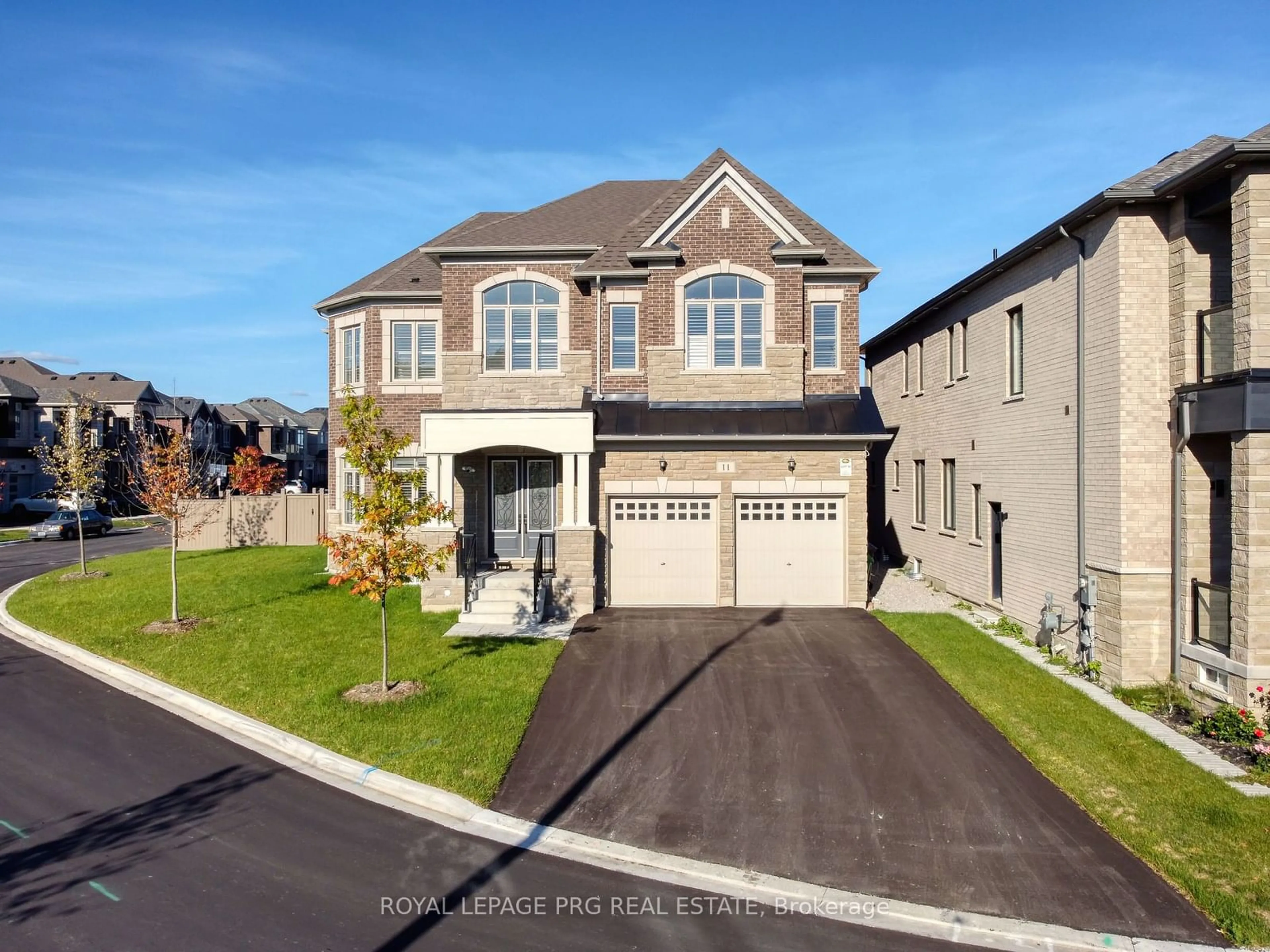 A pic from outside/outdoor area/front of a property/back of a property/a pic from drone, street for 11 Jura Cres, Brampton Ontario L6P 4R3