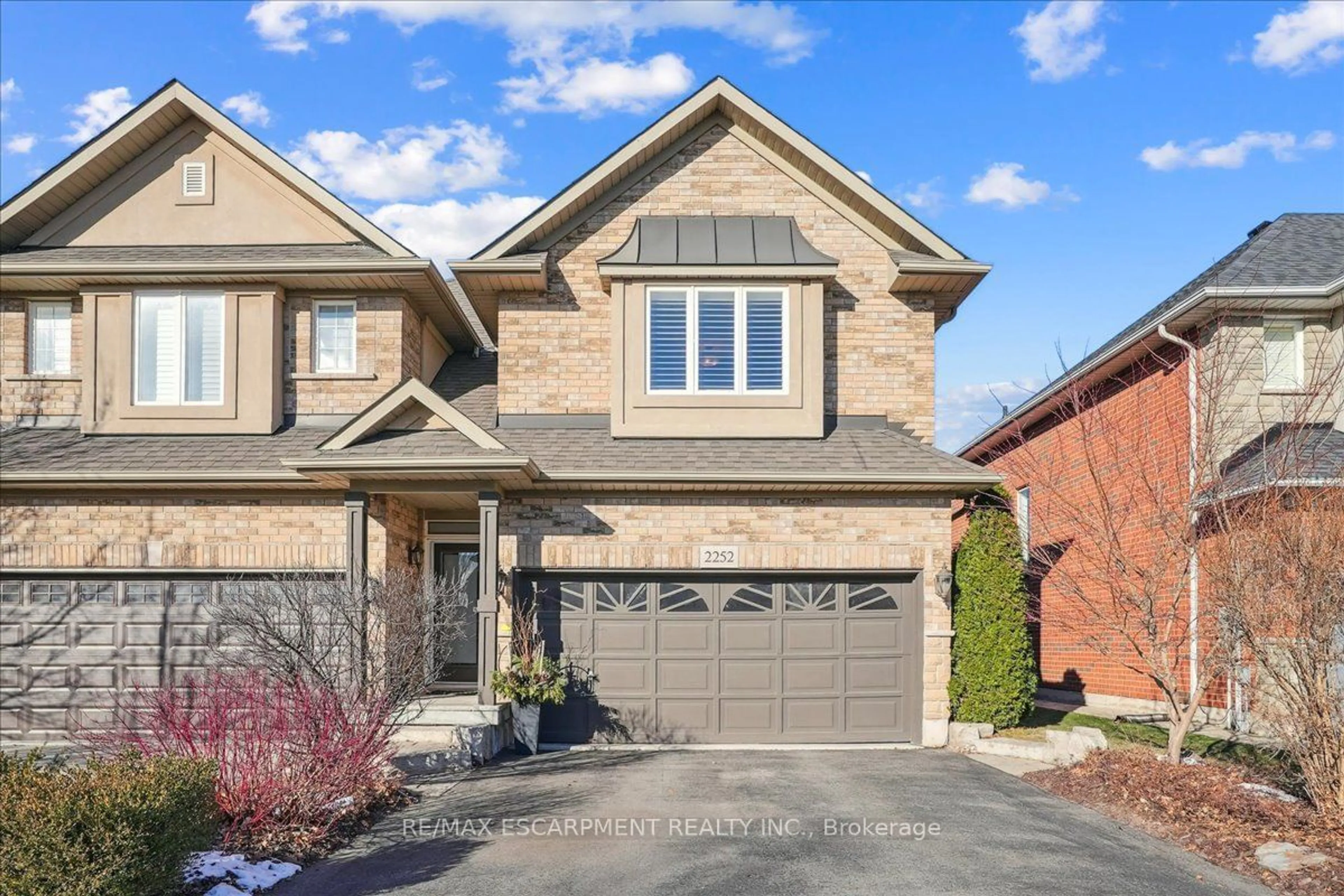 Home with brick exterior material, street for 2252 Highcroft Rd, Oakville Ontario L6M 4Y4