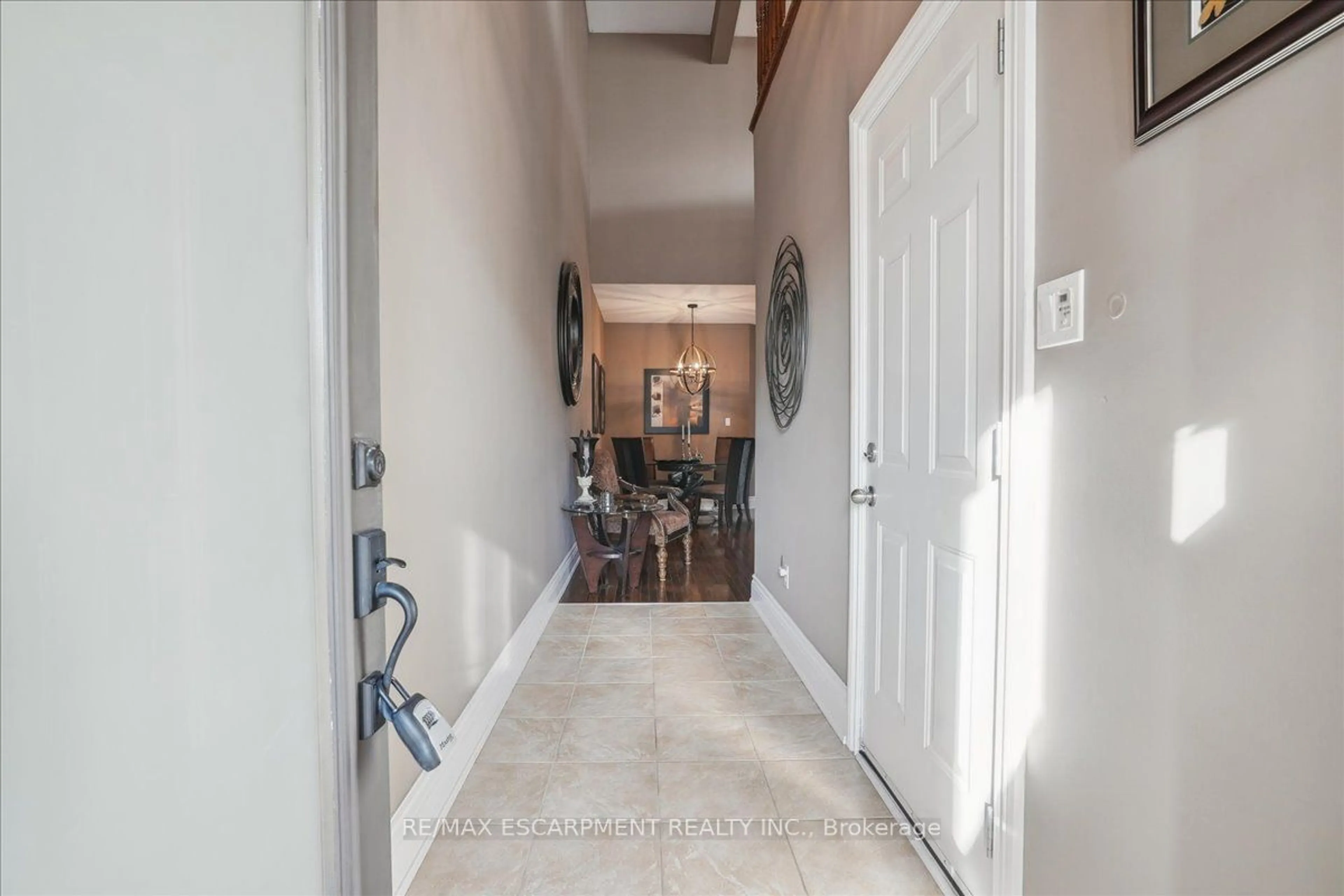 Indoor entryway for 2252 Highcroft Rd, Oakville Ontario L6M 4Y4