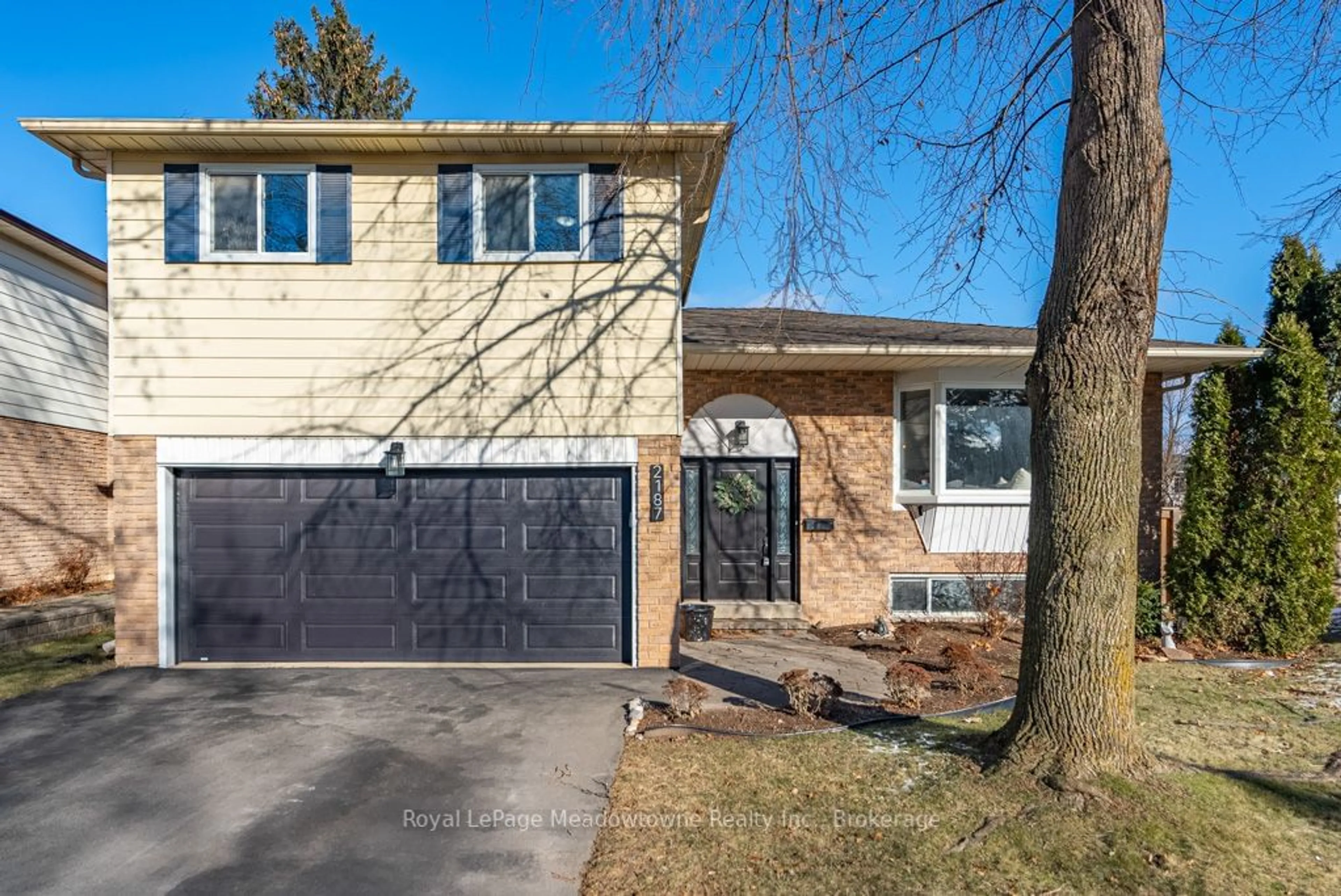 Home with brick exterior material, street for 2187 Blackburn Crt, Burlington Ontario L7P 4B3