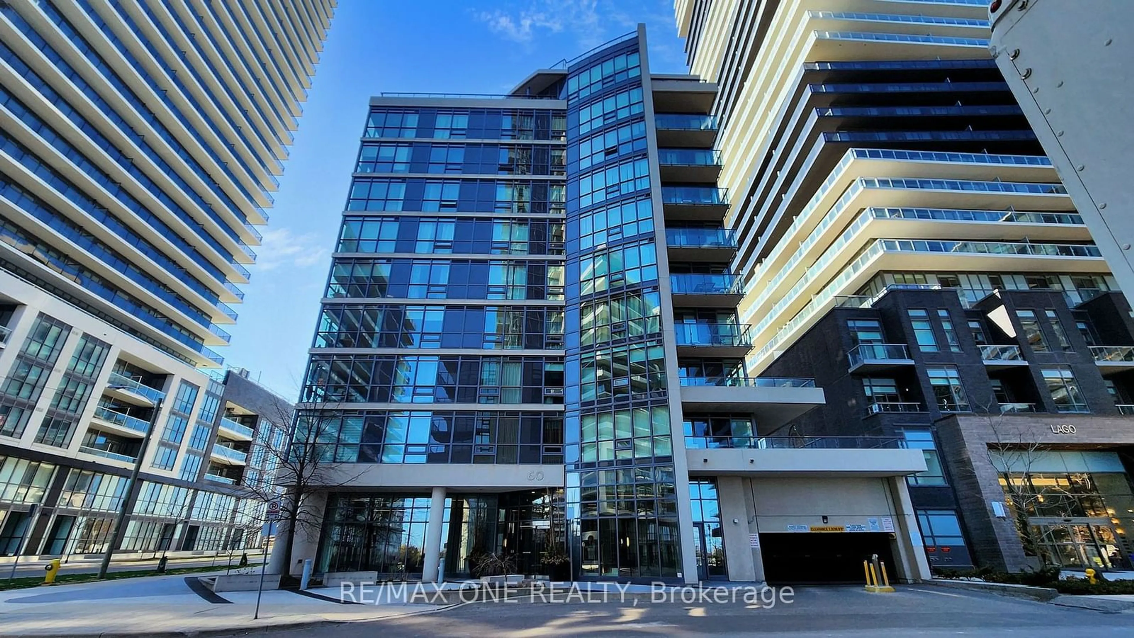 Indoor foyer for 60 ANNIE CRAIG Dr #909, Toronto Ontario M8V 0C5