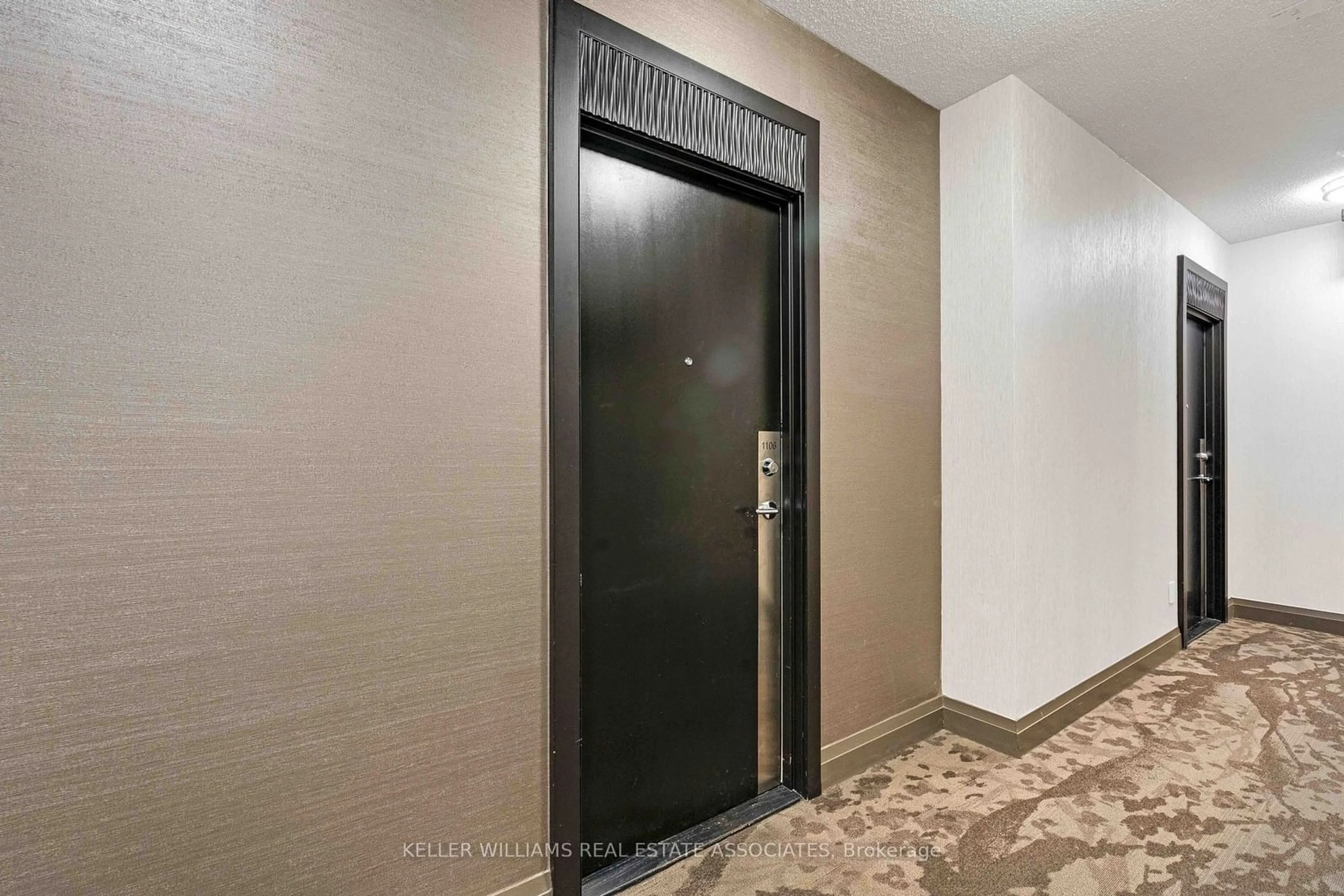 Indoor foyer for 3515 Kariya Dr #1106, Mississauga Ontario L5B 0C1