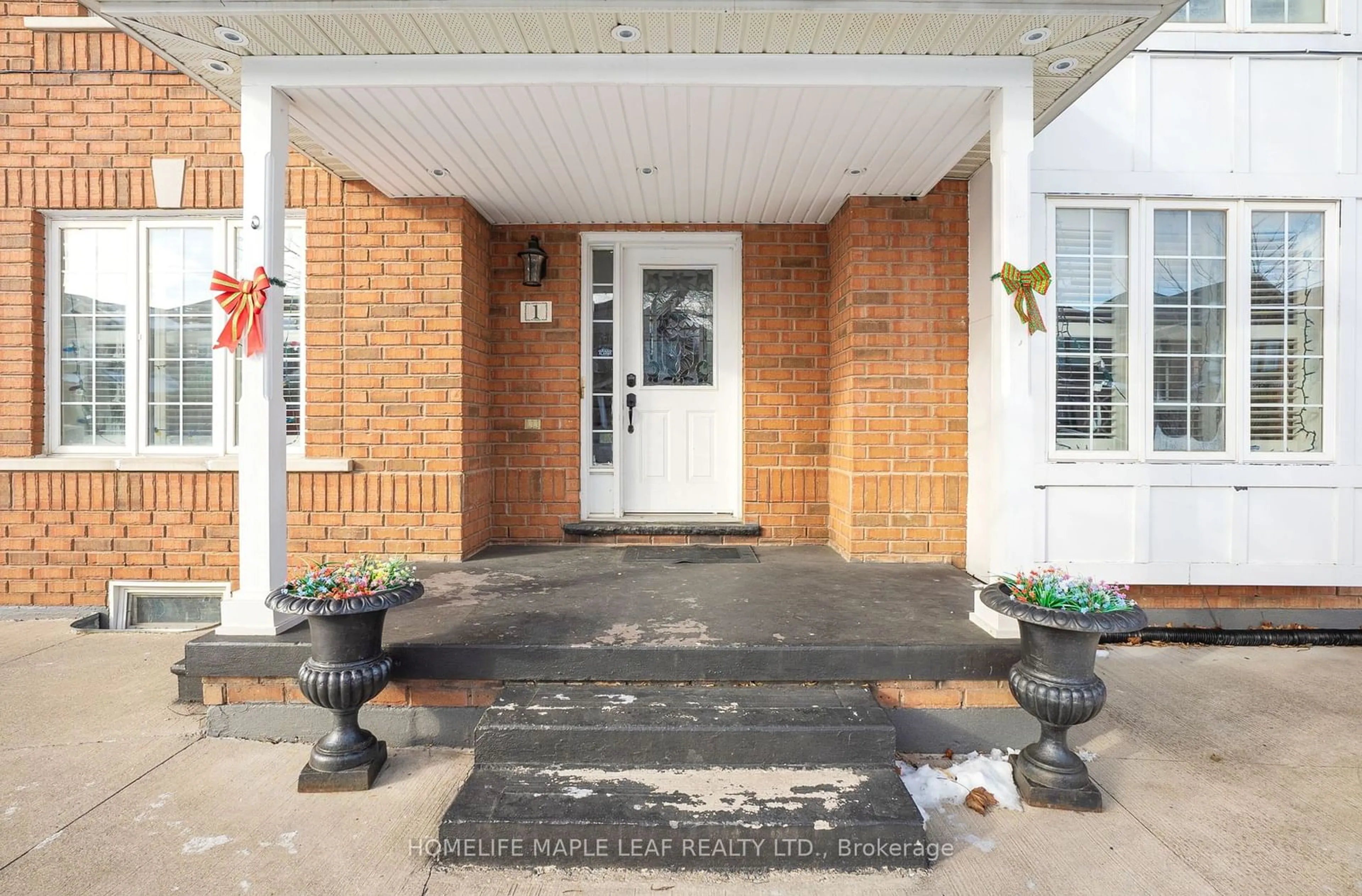 Indoor entryway for 1 MADRONNA Gdns, Brampton Ontario L7A 2V4