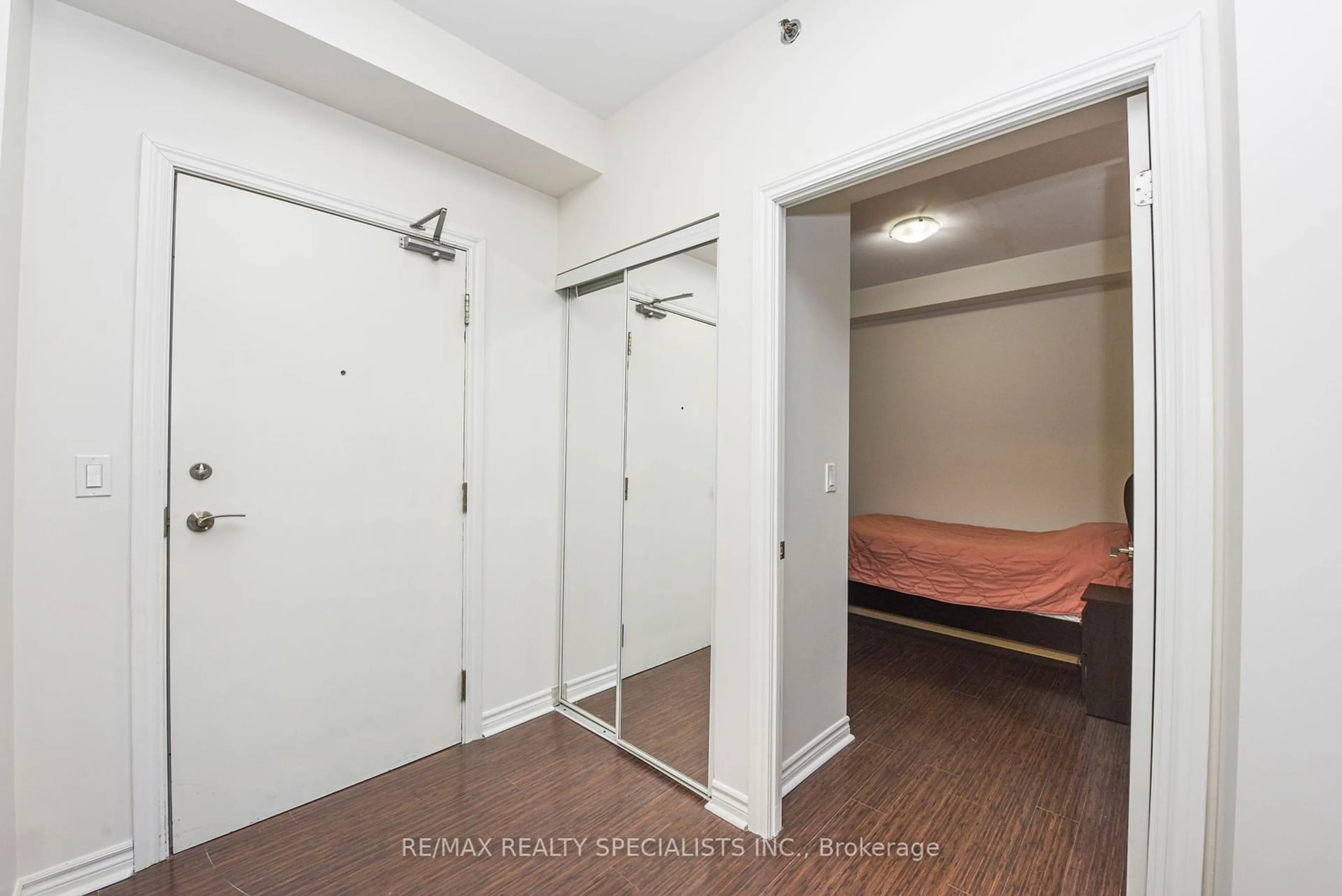 A pic of a room for 830 Scollard Crt #216, Mississauga Ontario L5V 0A2