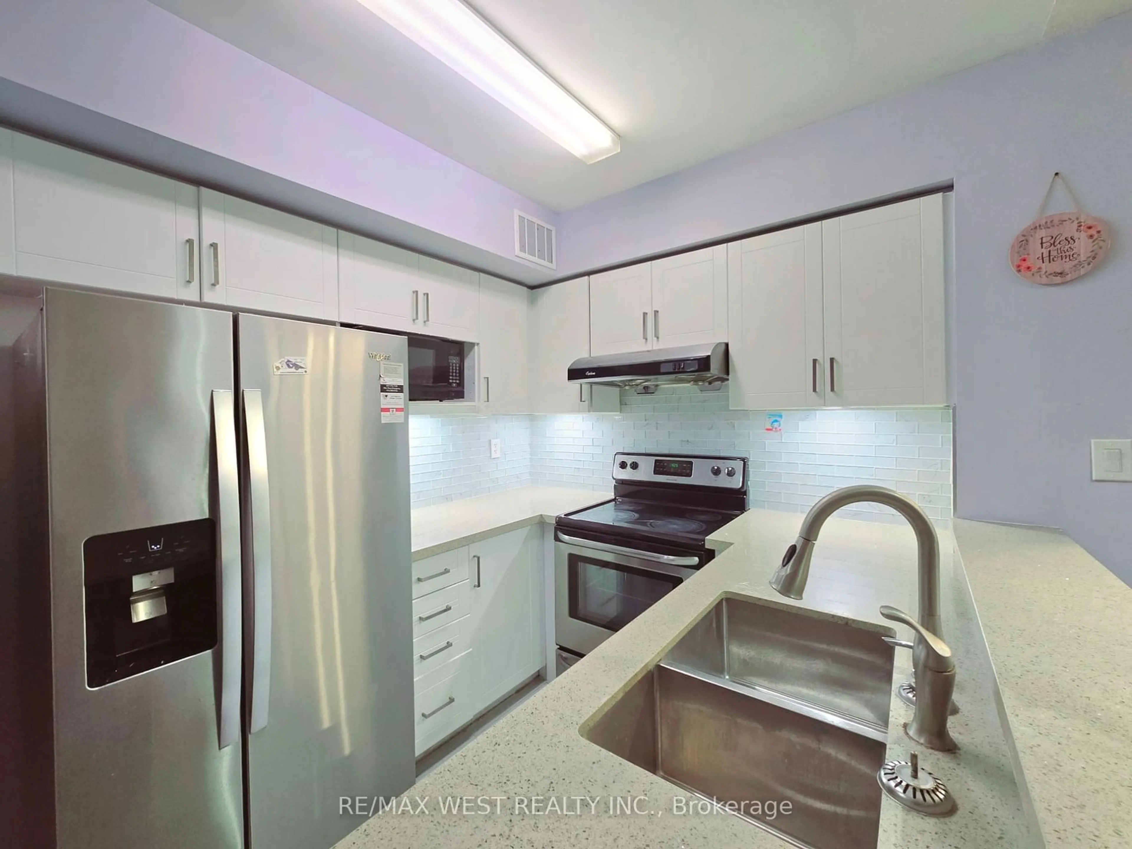 Standard kitchen, unknown for 3025 Finch Ave #2035, Toronto Ontario M9M 0A2