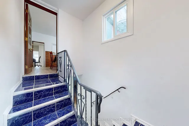 Additional property image - 560 Perth Ave