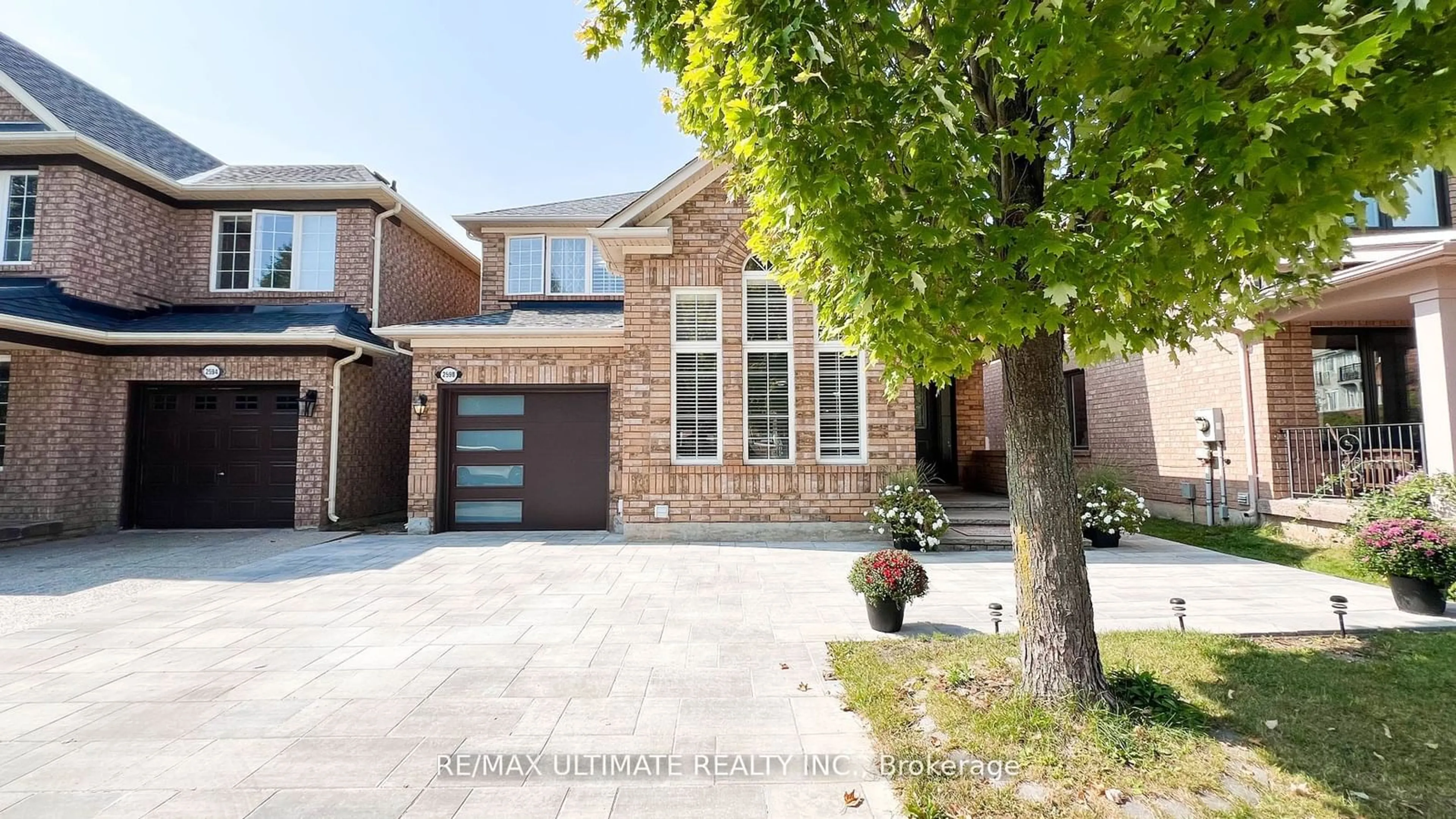 Home with brick exterior material, street for 2598 Dashwood Dr, Oakville Ontario L6M 4C2