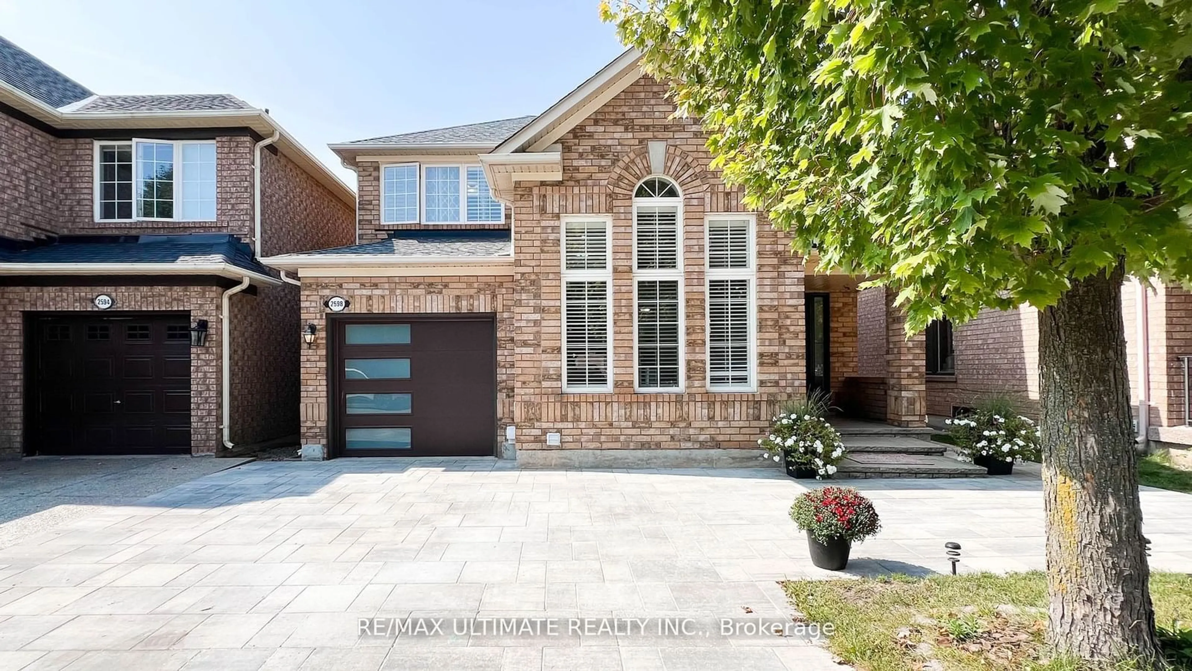 Home with brick exterior material, street for 2598 Dashwood Dr, Oakville Ontario L6M 4C2