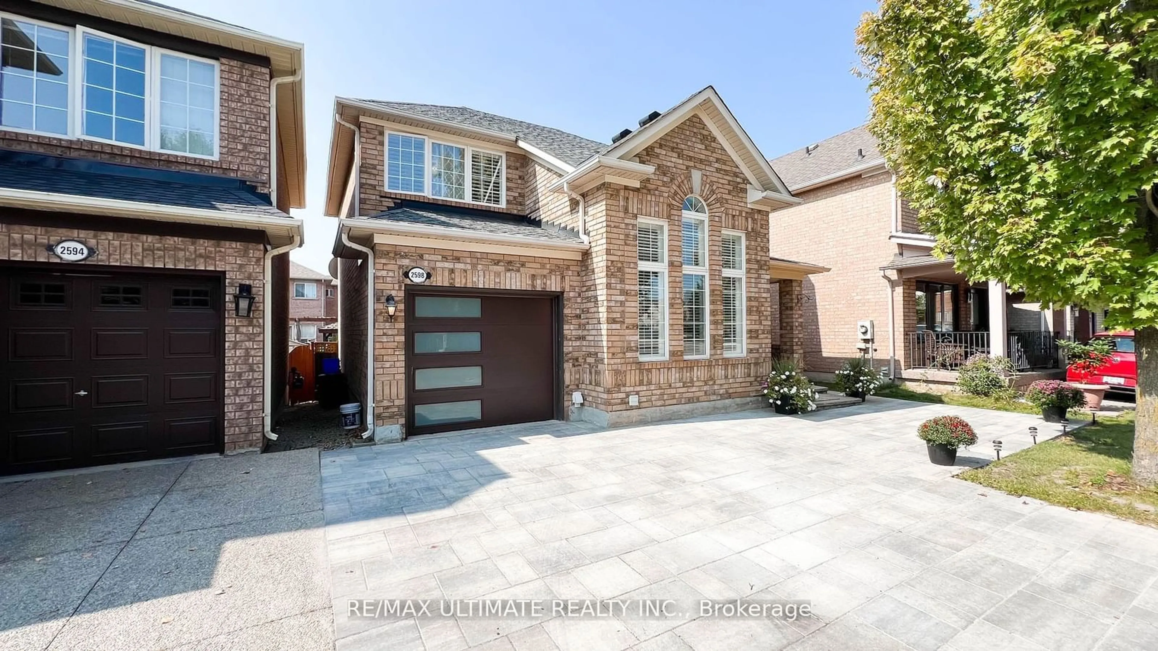 Home with brick exterior material, street for 2598 Dashwood Dr, Oakville Ontario L6M 4C2