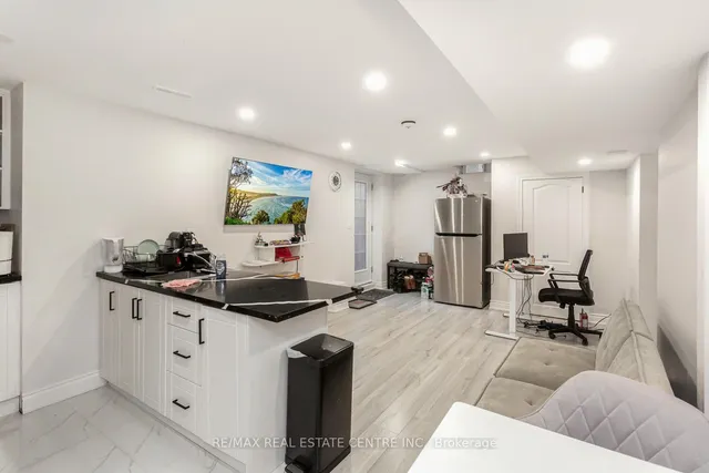Additional image 6 of 1015 Vickerman Way