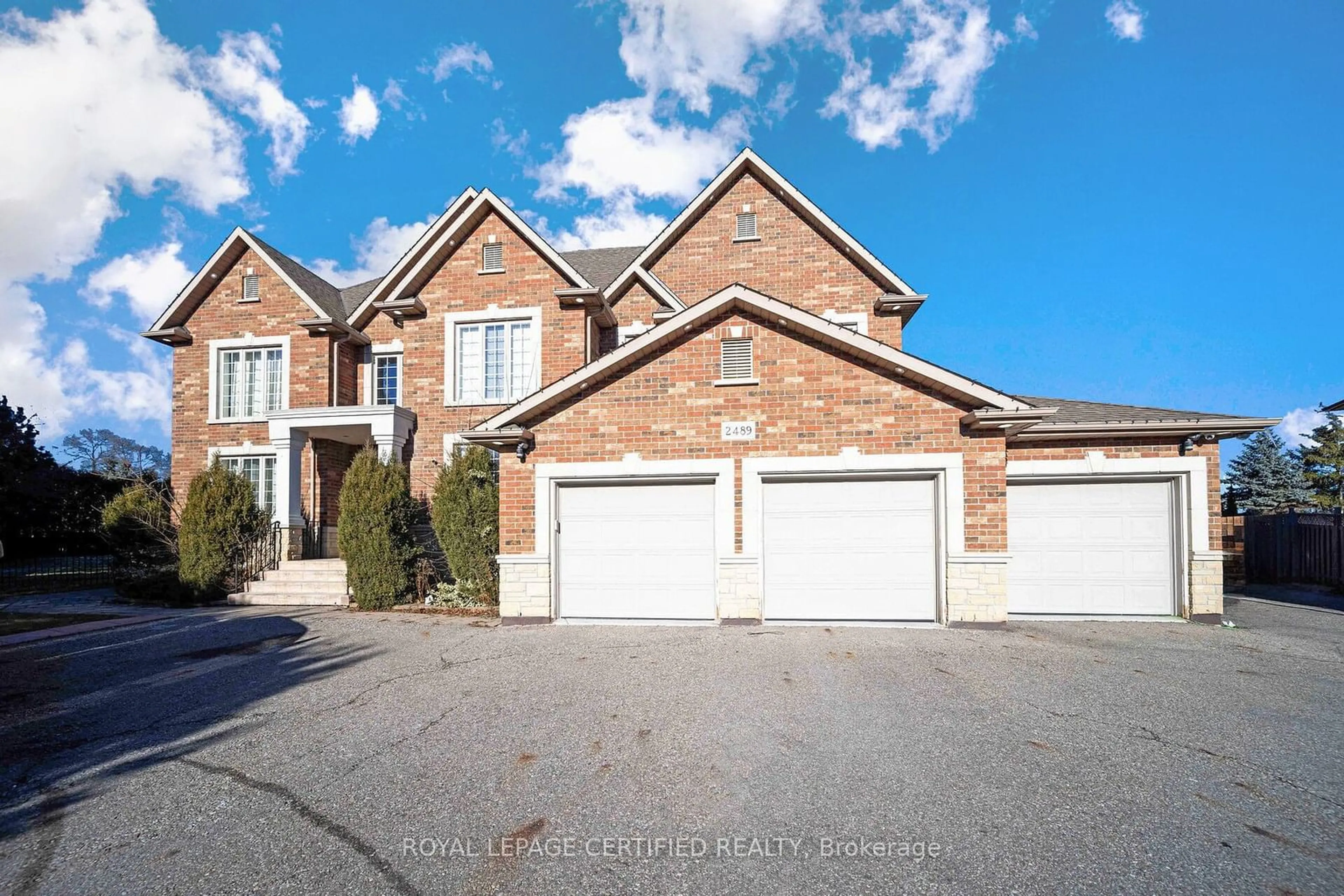 Home with brick exterior material, street for 2489 Olinda Crt, Mississauga Ontario L5C 4P5