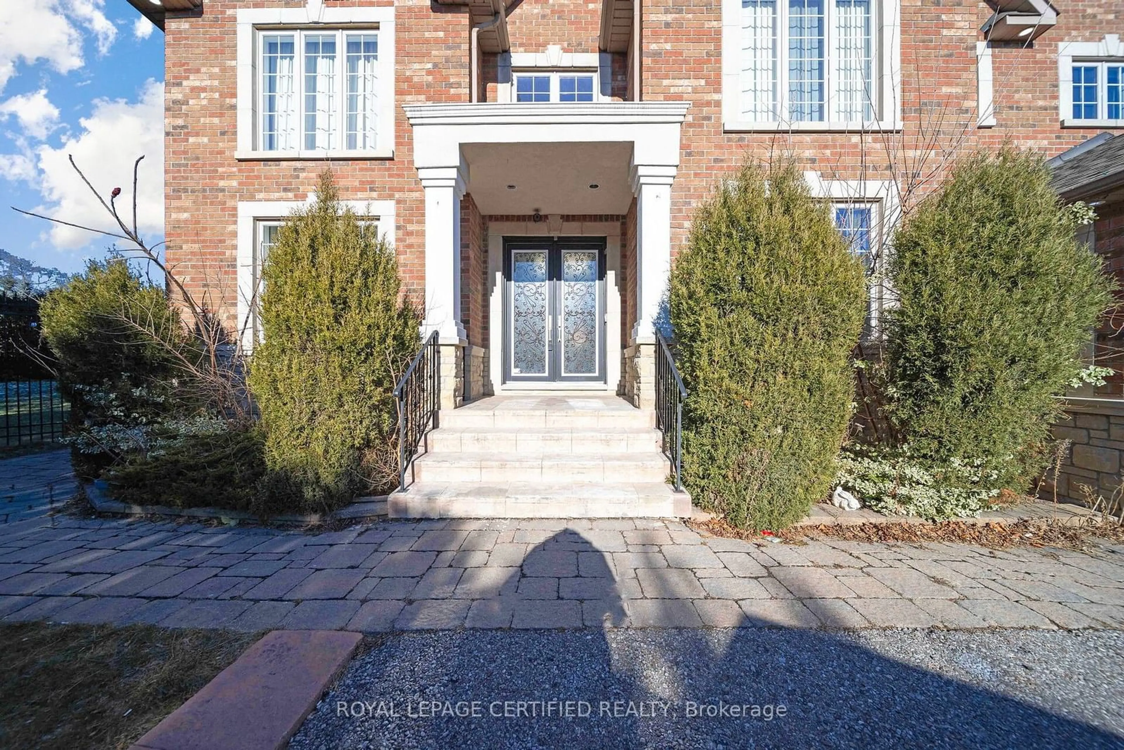 Unknown for 2489 Olinda Crt, Mississauga Ontario L5C 4P5