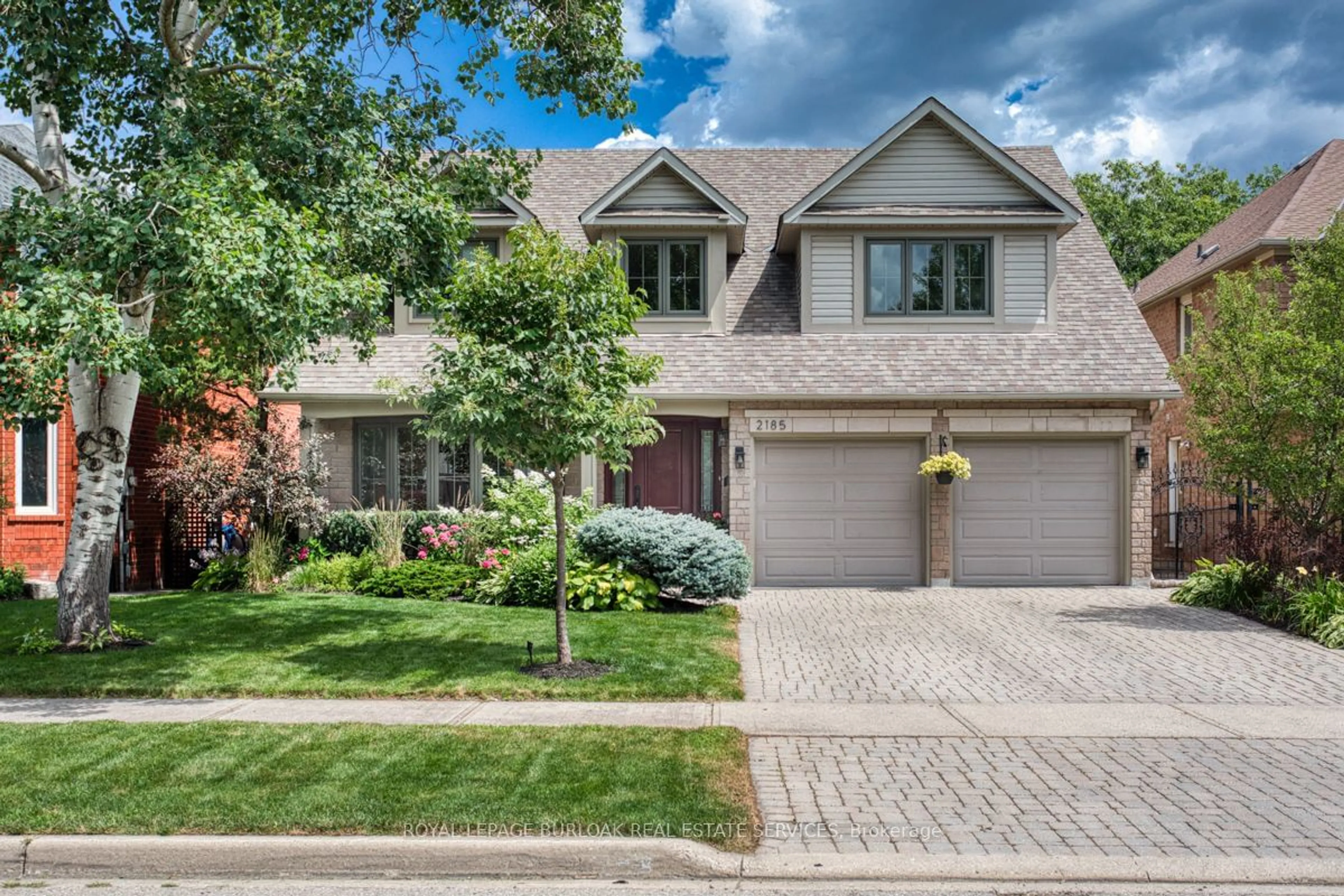 Home with brick exterior material, street for 2185 Meadowland Dr, Oakville Ontario L6H 6H2