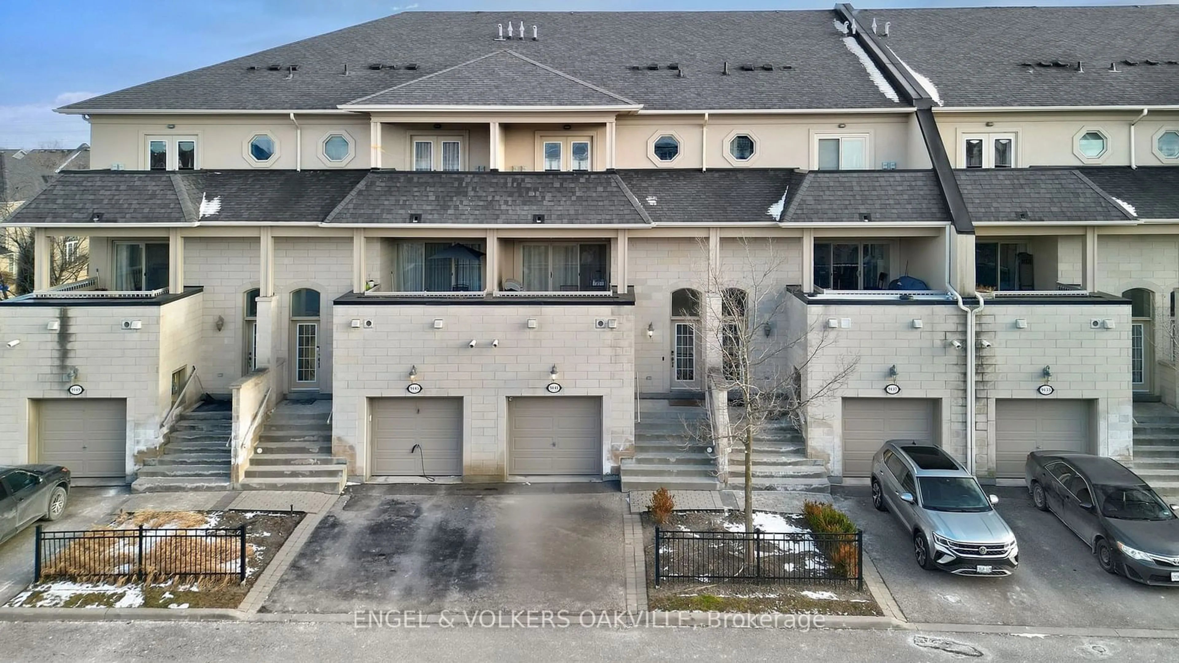 A pic from outside/outdoor area/front of a property/back of a property/a pic from drone, street for 9141 Derry Rd #38, Milton Ontario L9T 7Z1