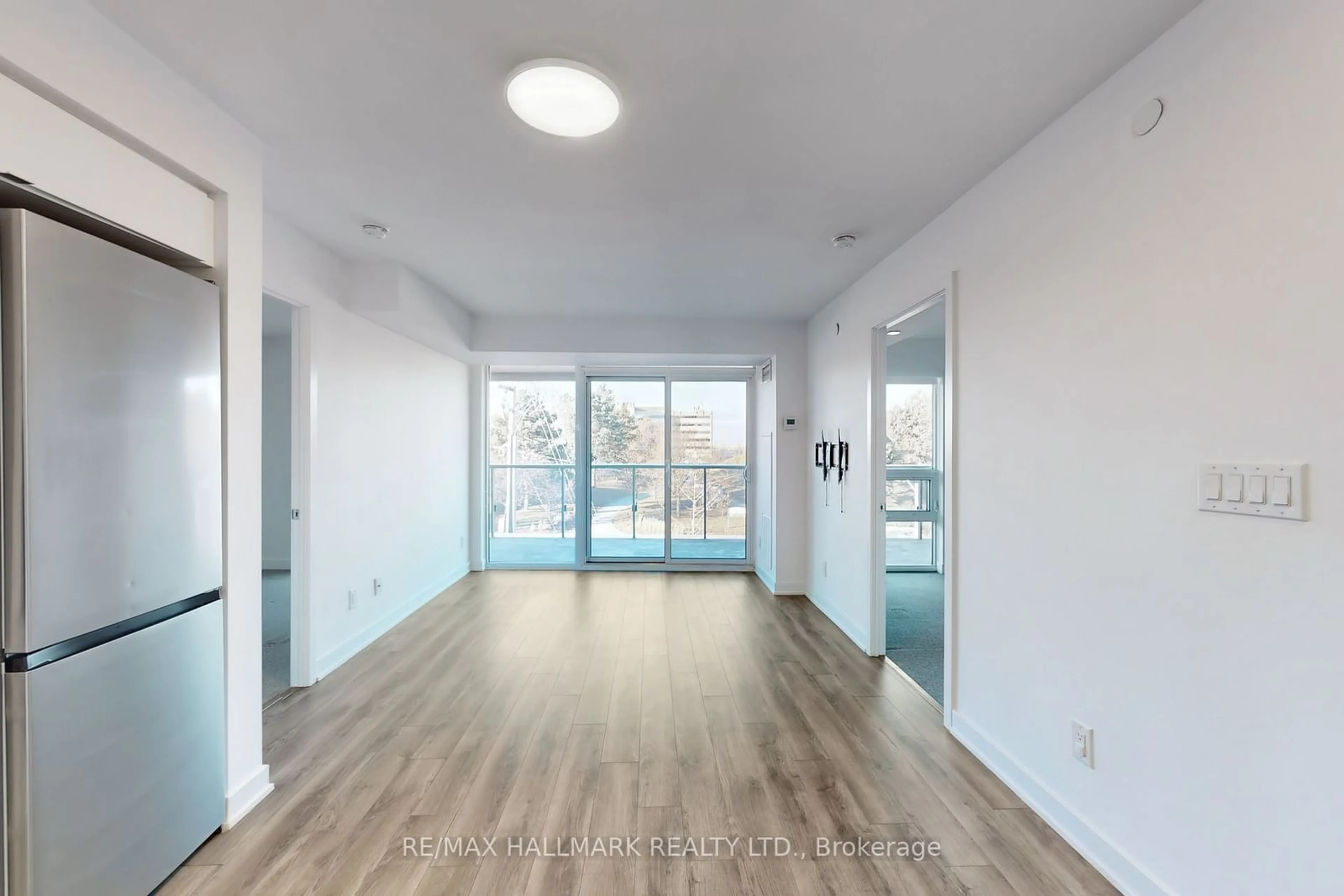 Indoor foyer for 160 Flemington Rd #413, Toronto Ontario M6A 1N6