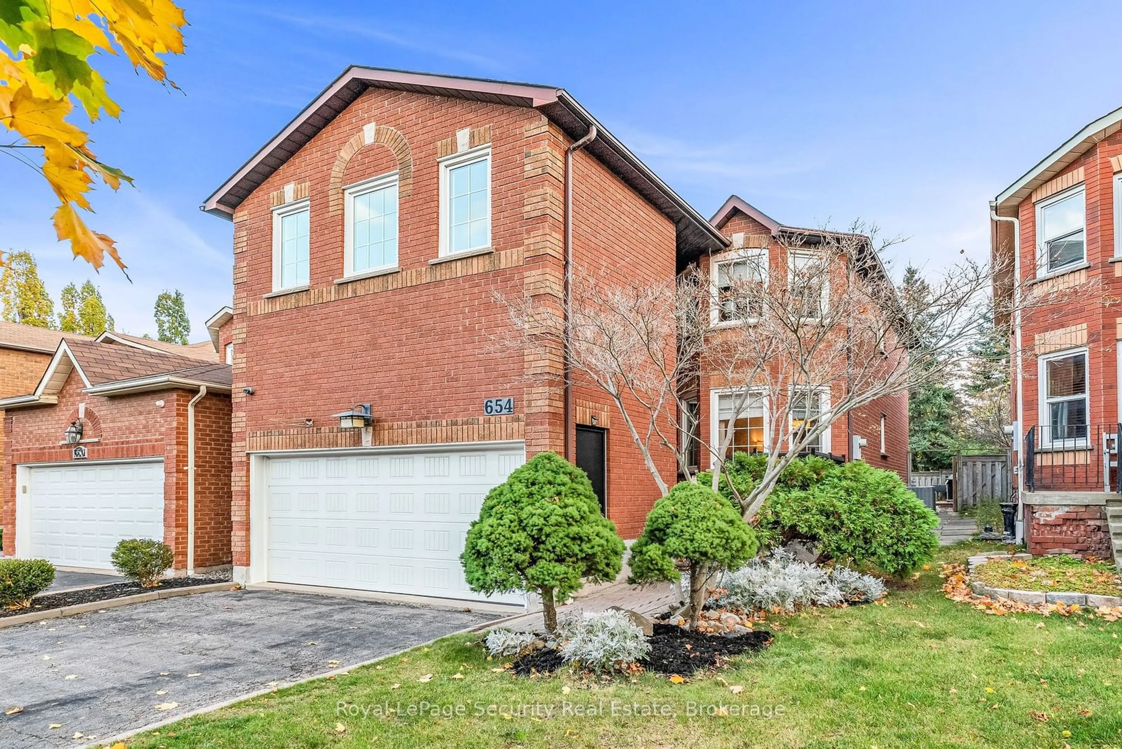 Home with brick exterior material, street for 654 Ashprior Ave, Mississauga Ontario L5R 3N7