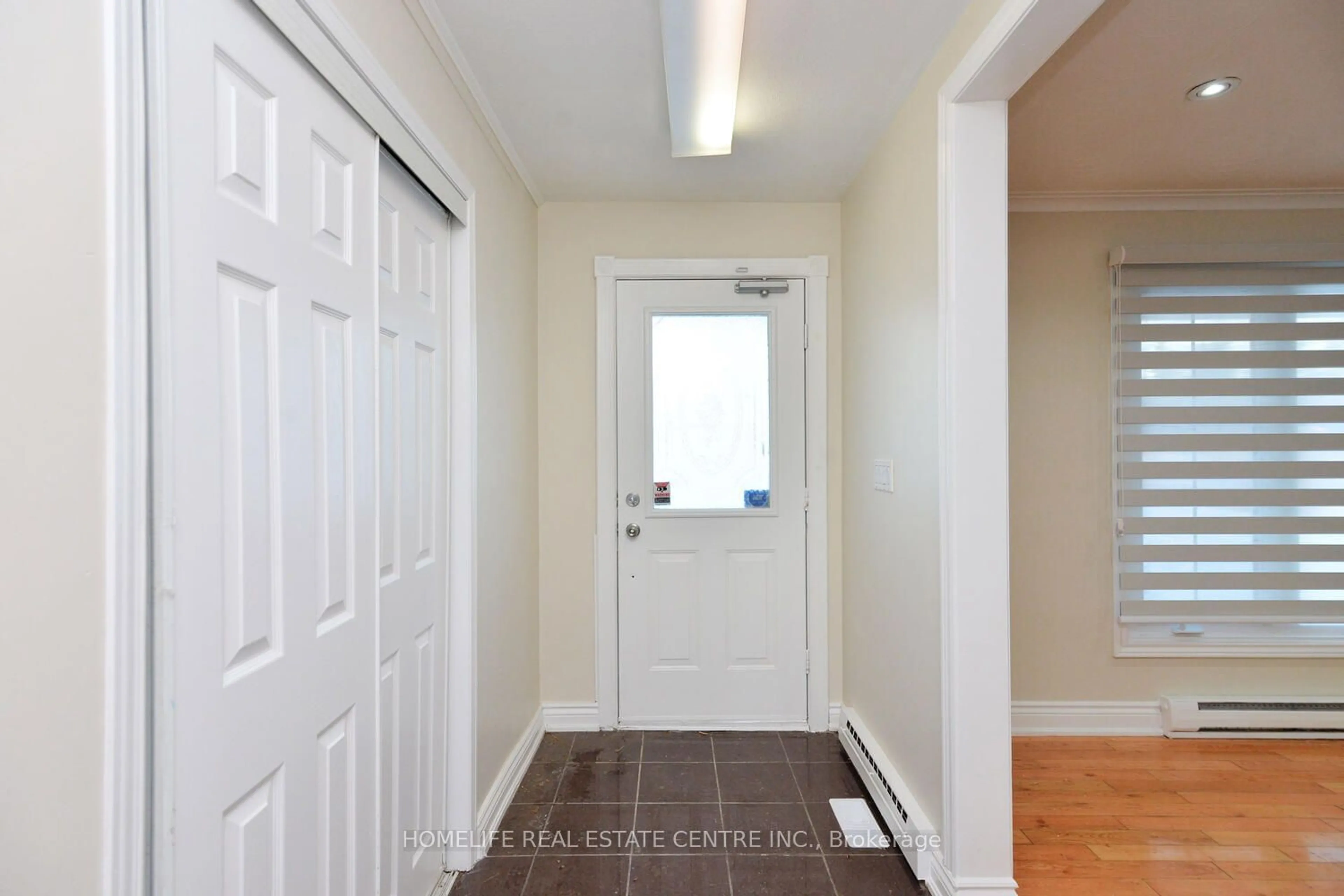 Indoor entryway for 1741 Countryside Dr, Brampton Ontario L6R 0B7