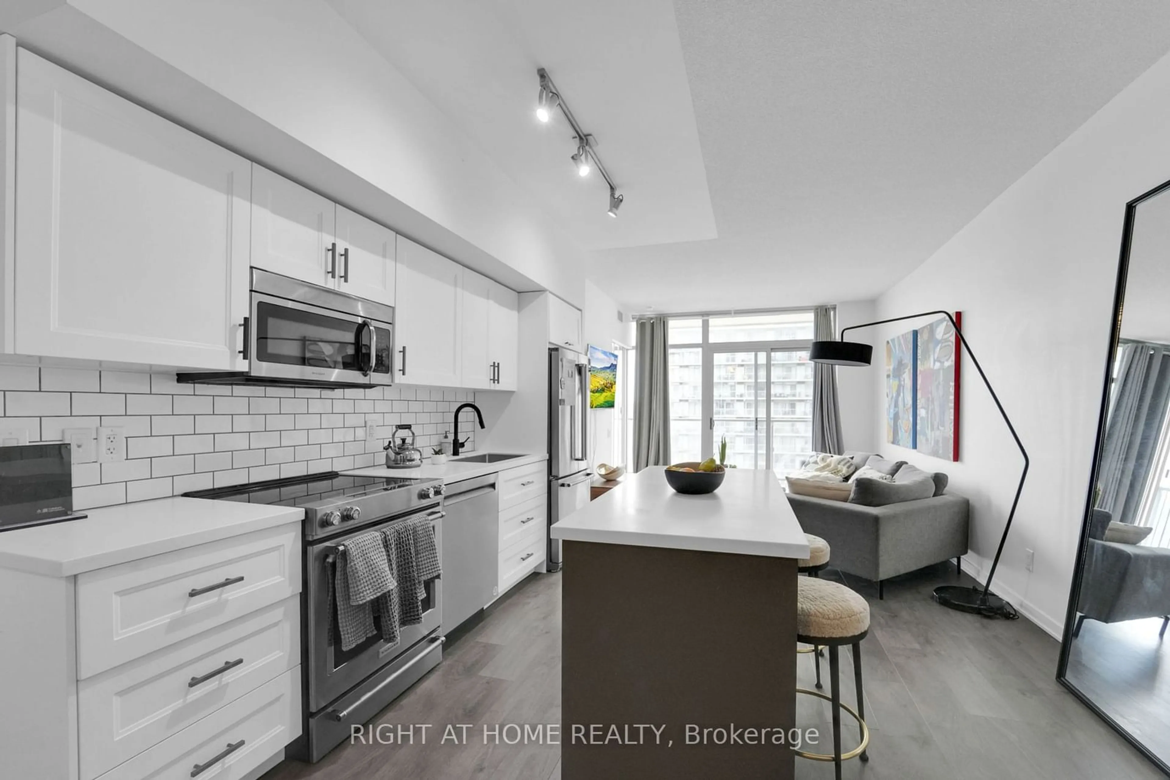 Open concept kitchen, unknown for 105 The Queensway St #1414, Toronto Ontario M6S 5B5